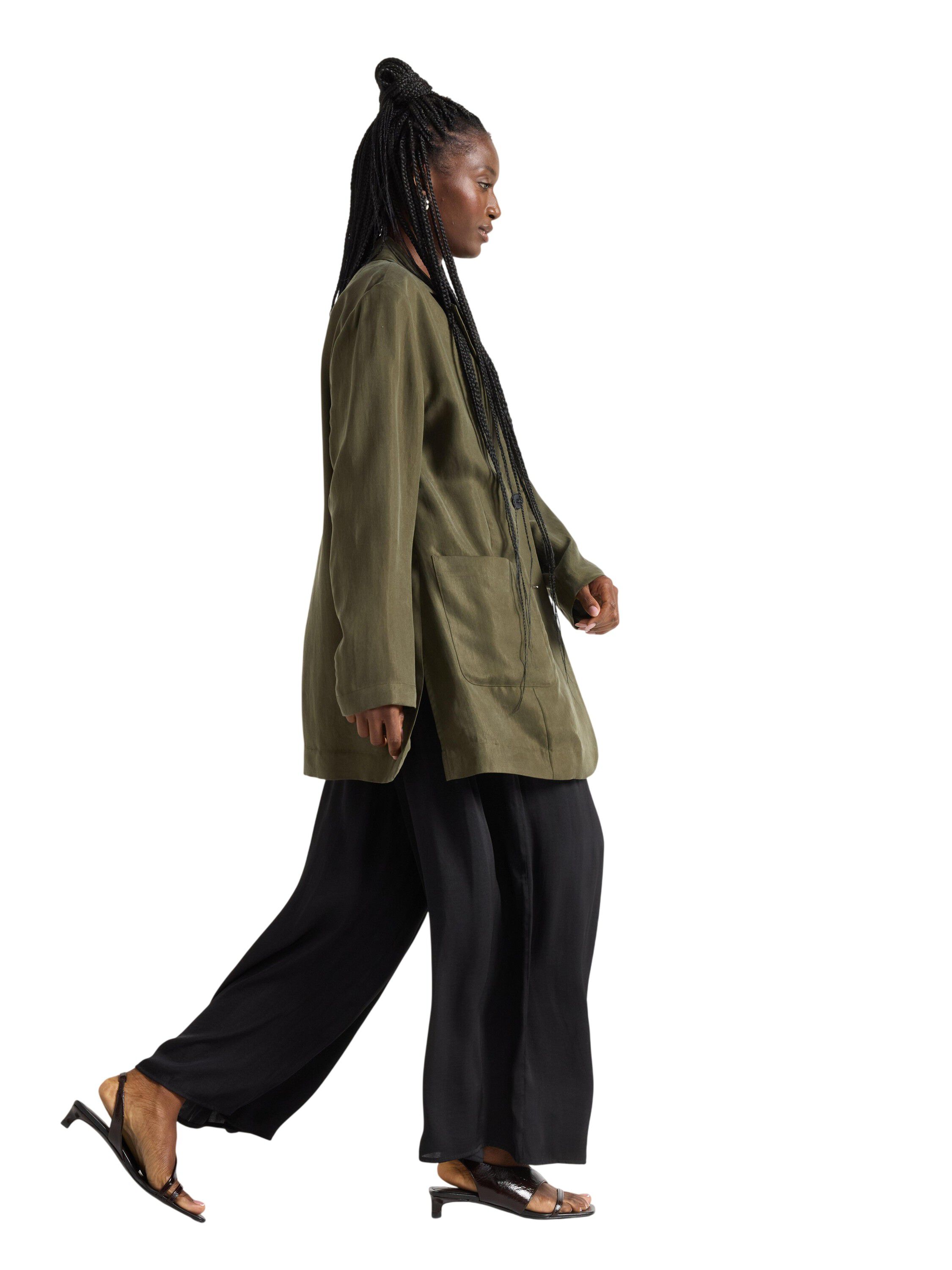 Komfortable bukser med vid, b&oslash;lget