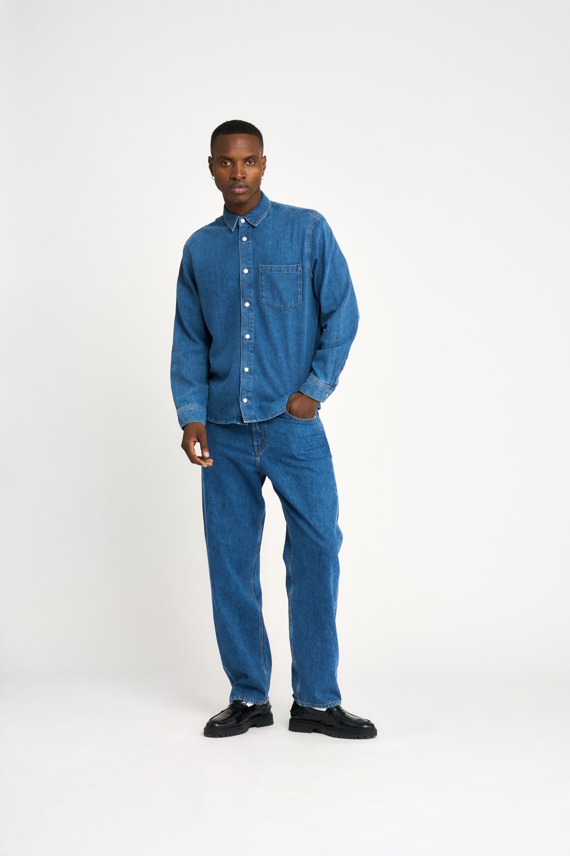 RTOWEN LOOSE FIT JEANS.