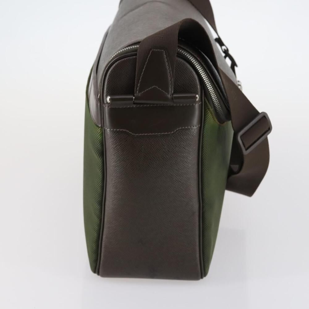 Louis Vuitton Taiga Kendall