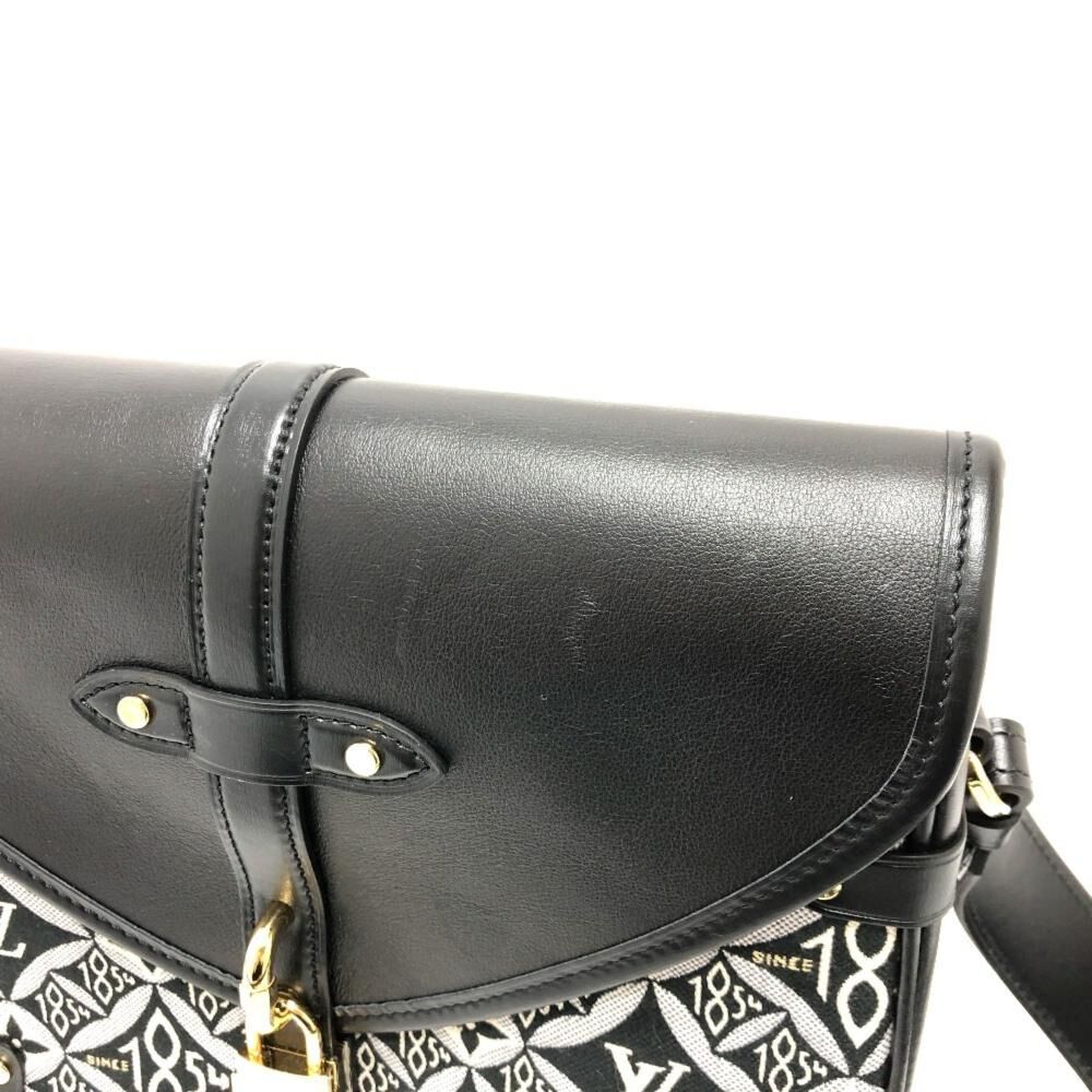 Louis Vuitton Saumur