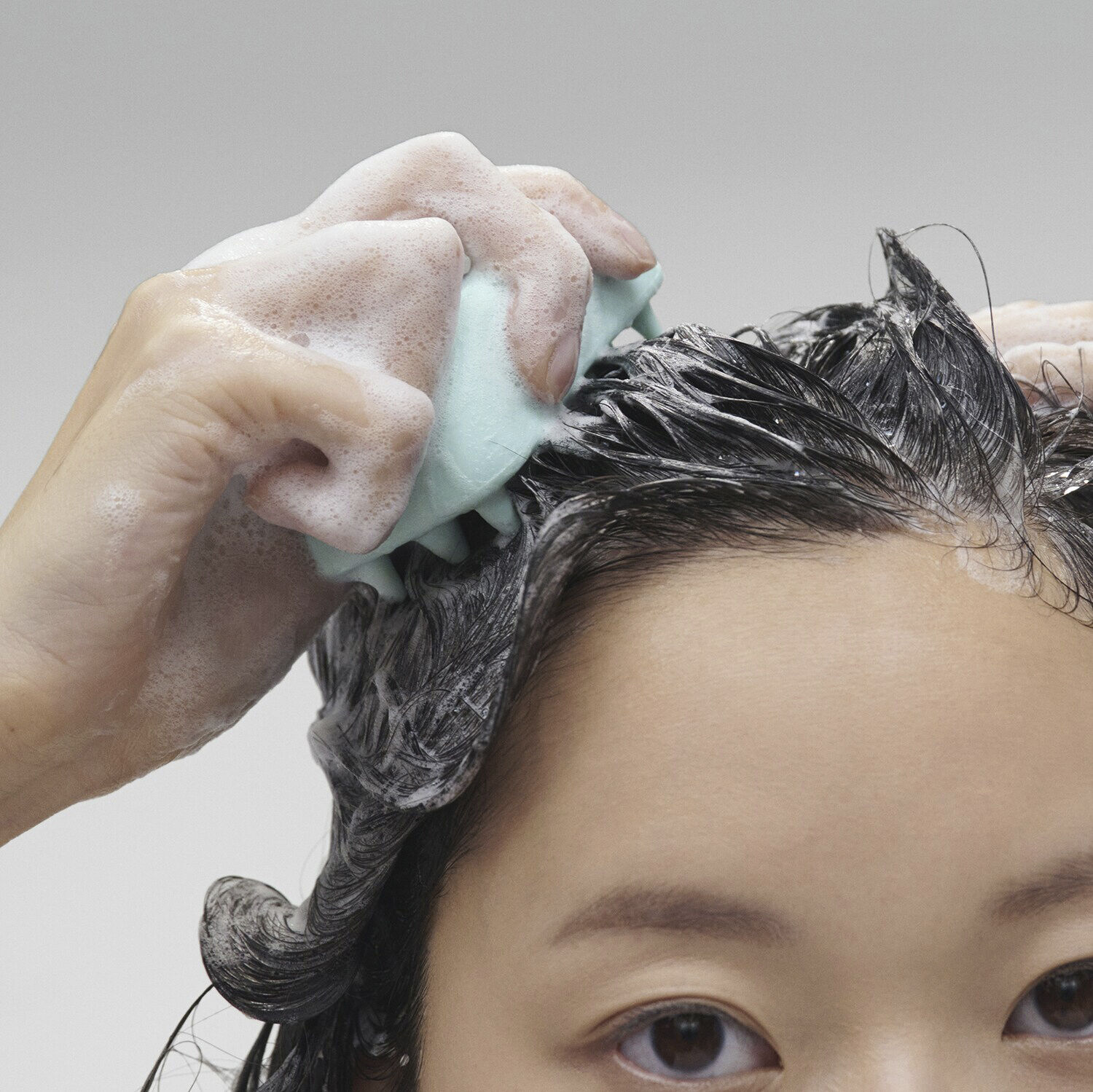 Massageb&oslash;rste til hovedbunden - Eksfoliering og massage