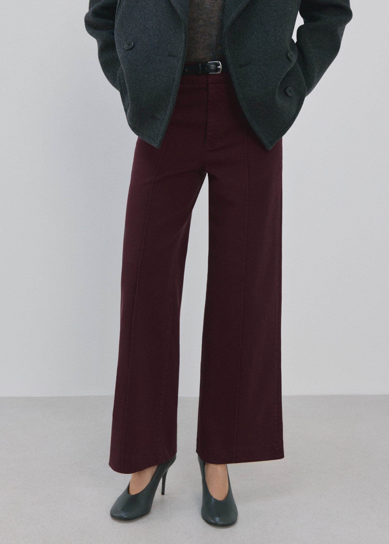 High-waisted wide leg jeans with st