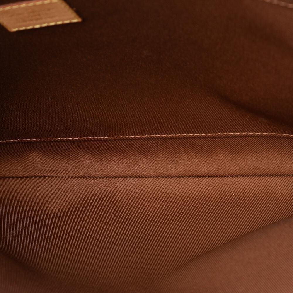 Louis Vuitton Clutch