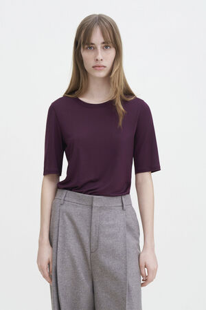 Elena Tee