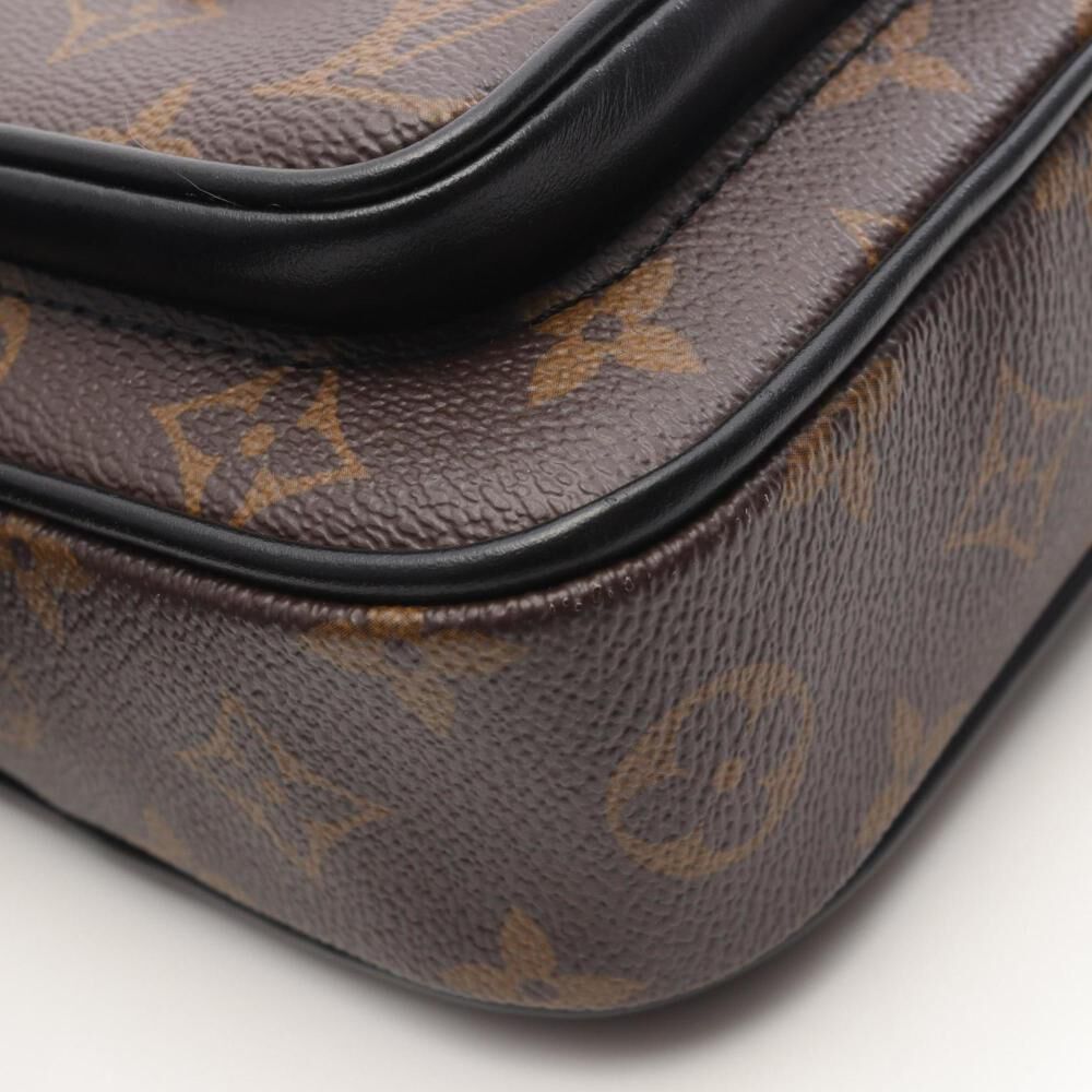 Louis Vuitton Shoulder Bags