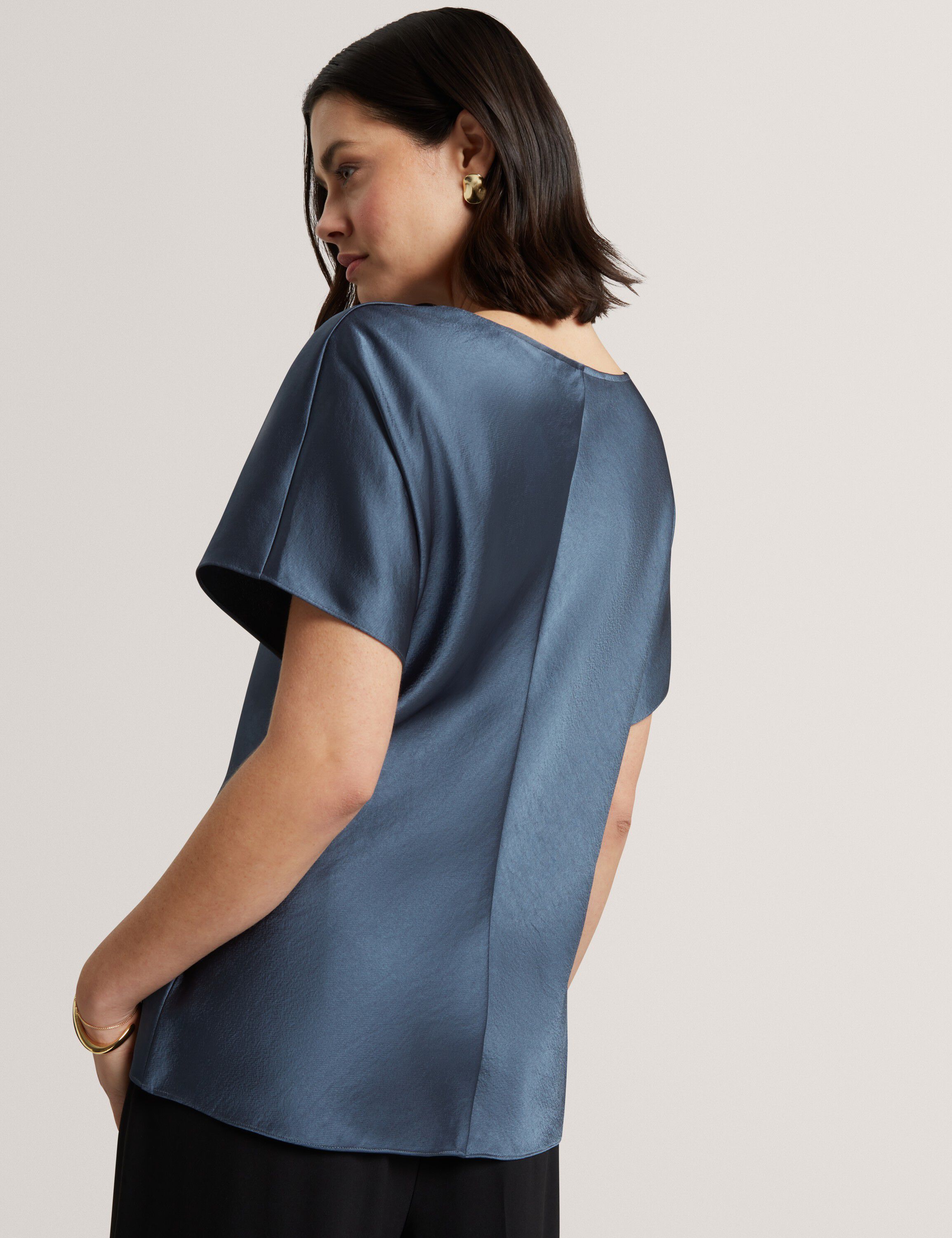 CAMMILO Short Sleeve Draped Neck to