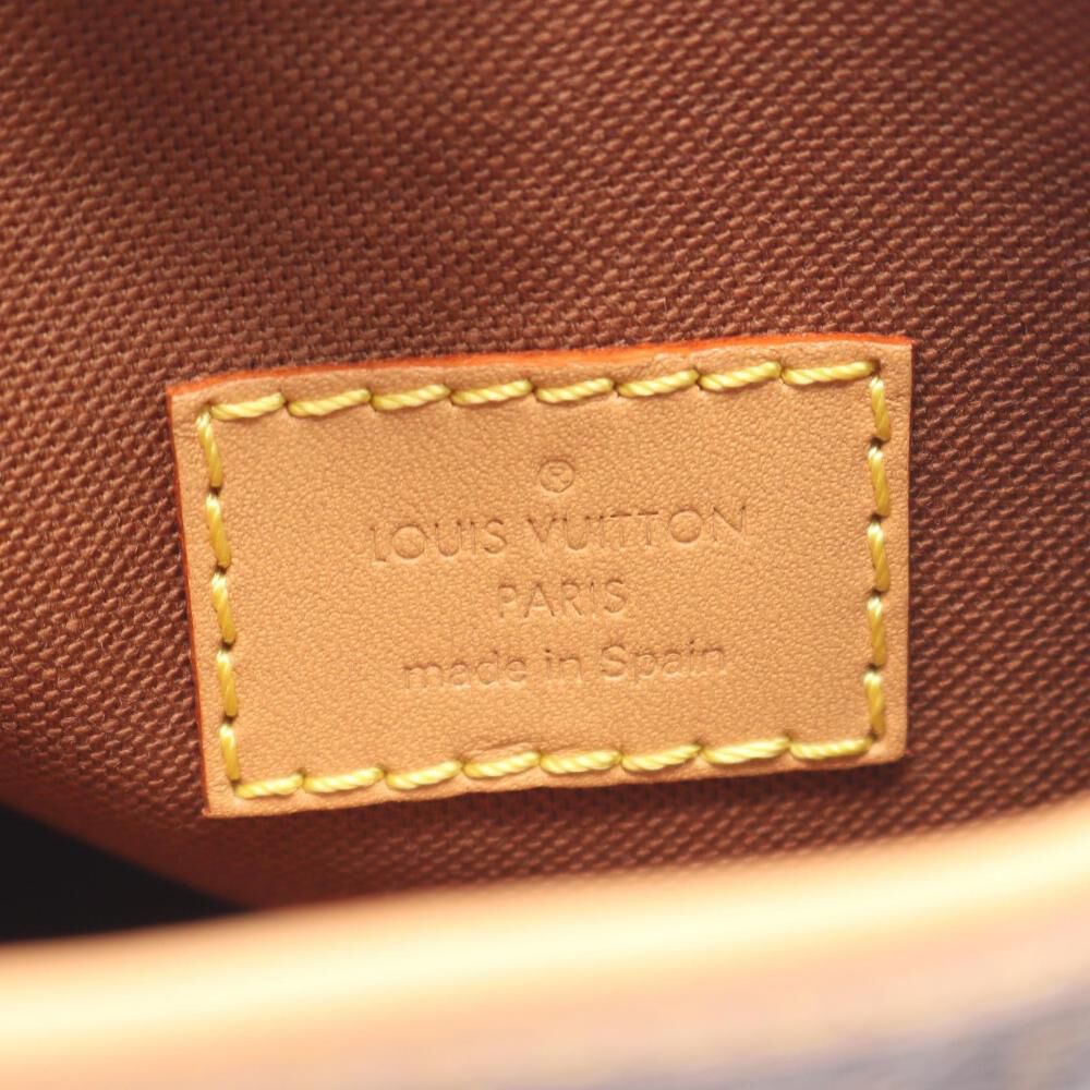 Louis Vuitton Shoulder Bags