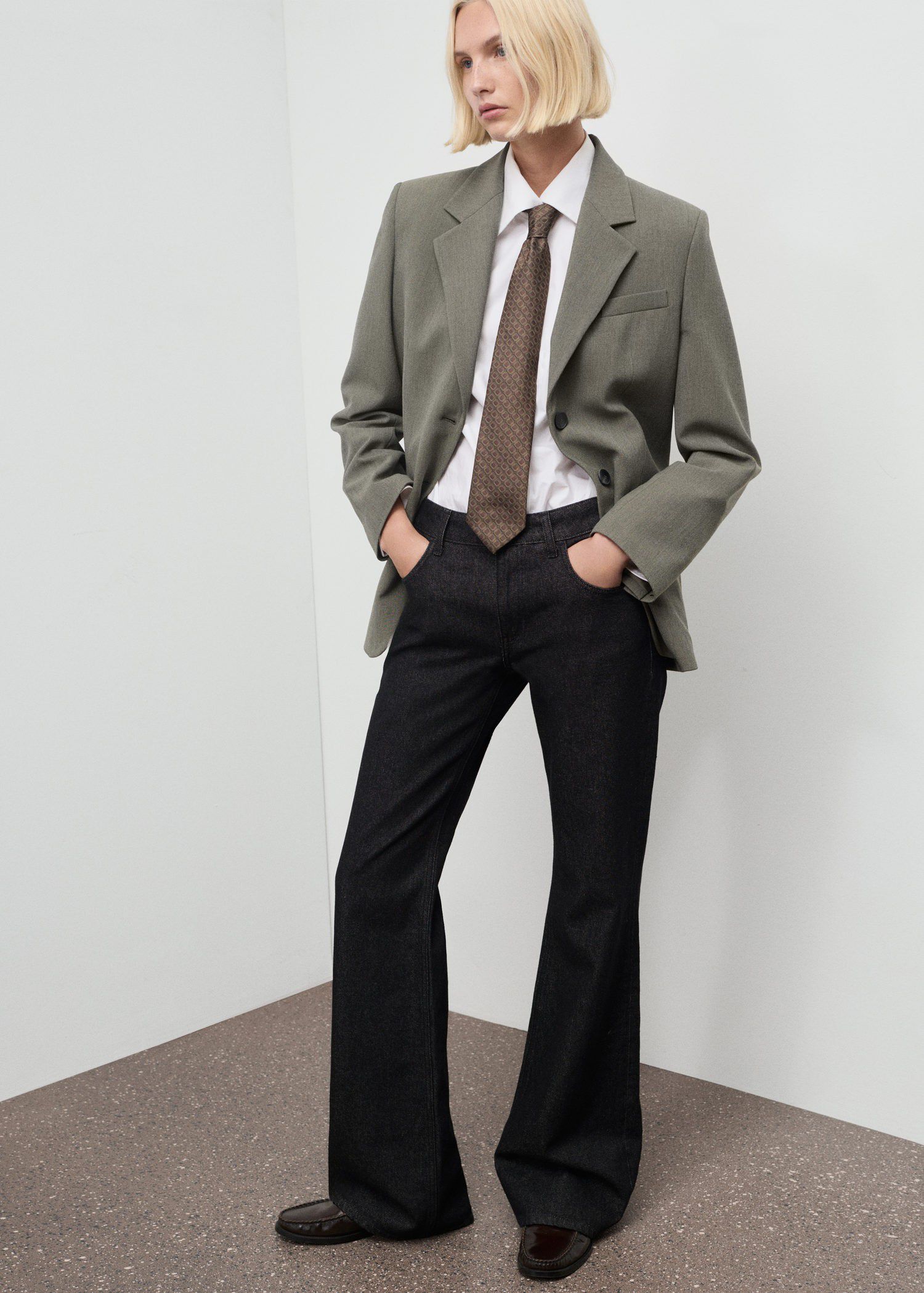 Suit jacket with pockets