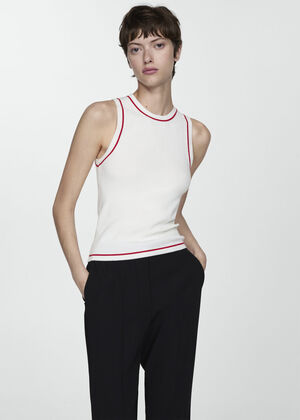 Knitted top with contrasting finish