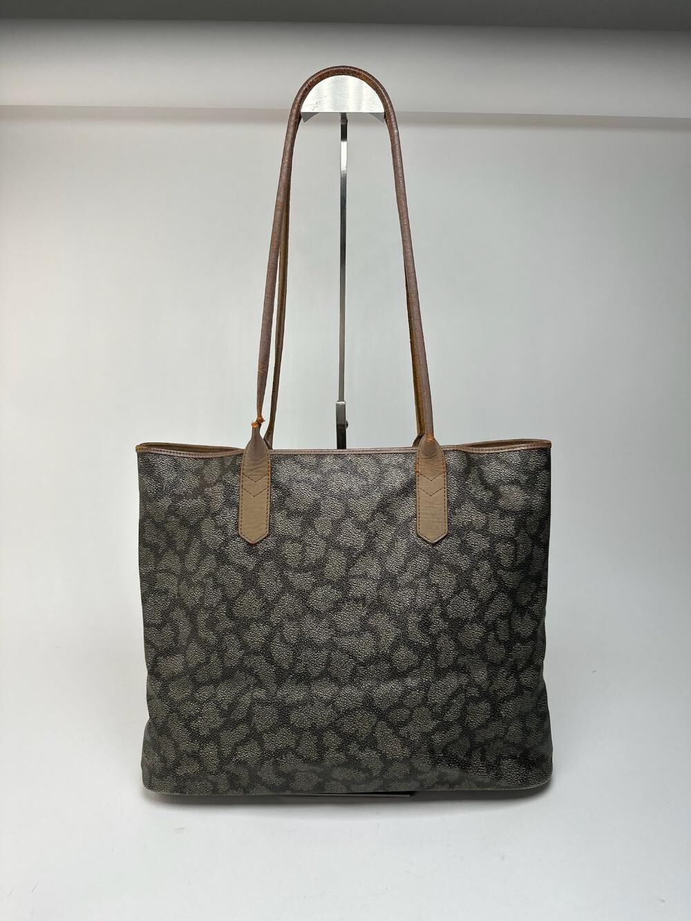 Yves Saint Laurent Tote
