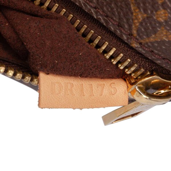 Louis Vuitton Pochette Métis