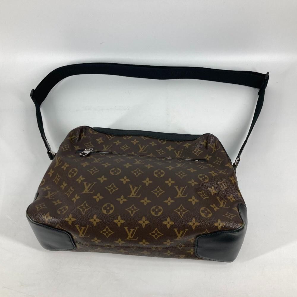 Louis Vuitton Shoulder Bags