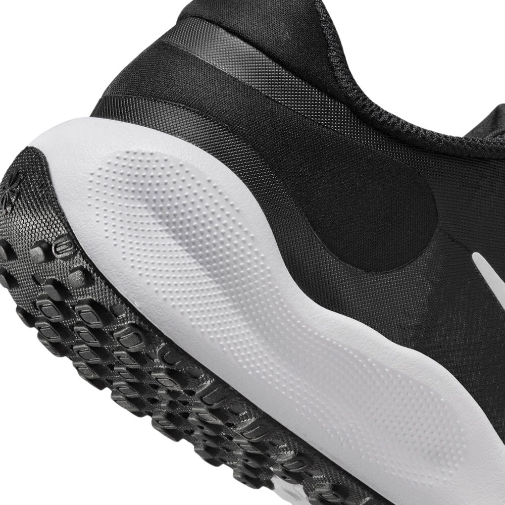 Revolution 7 sneakers