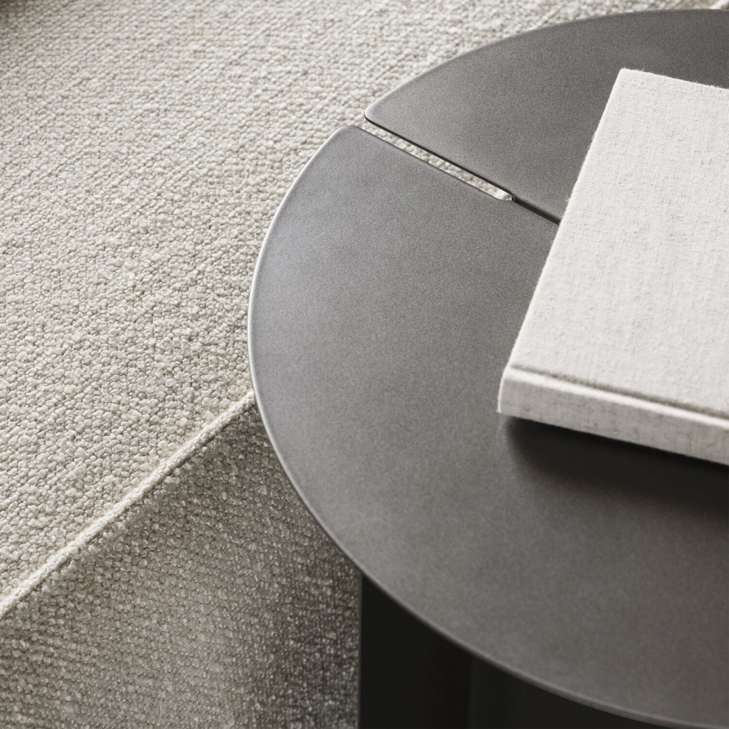 Side table -ORU- Colour Burned Metal Size S &Oslash; 35cm