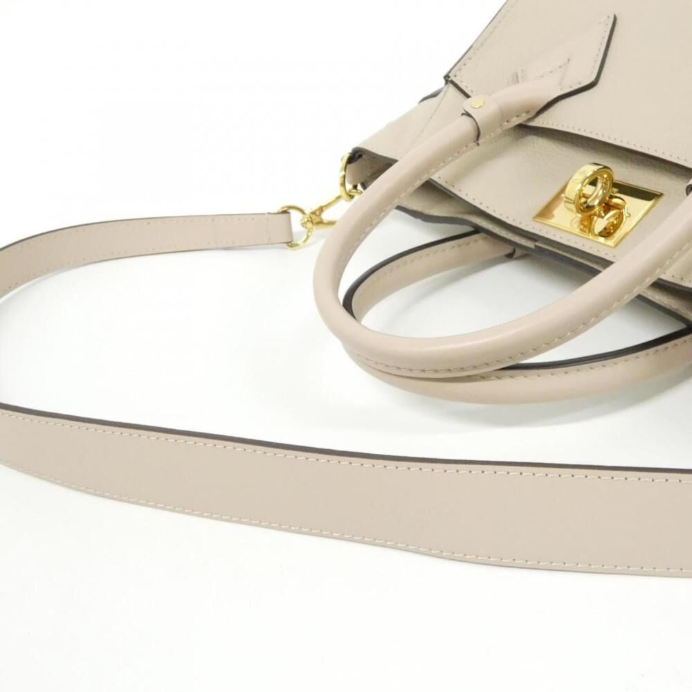 Louis Vuitton On My Side