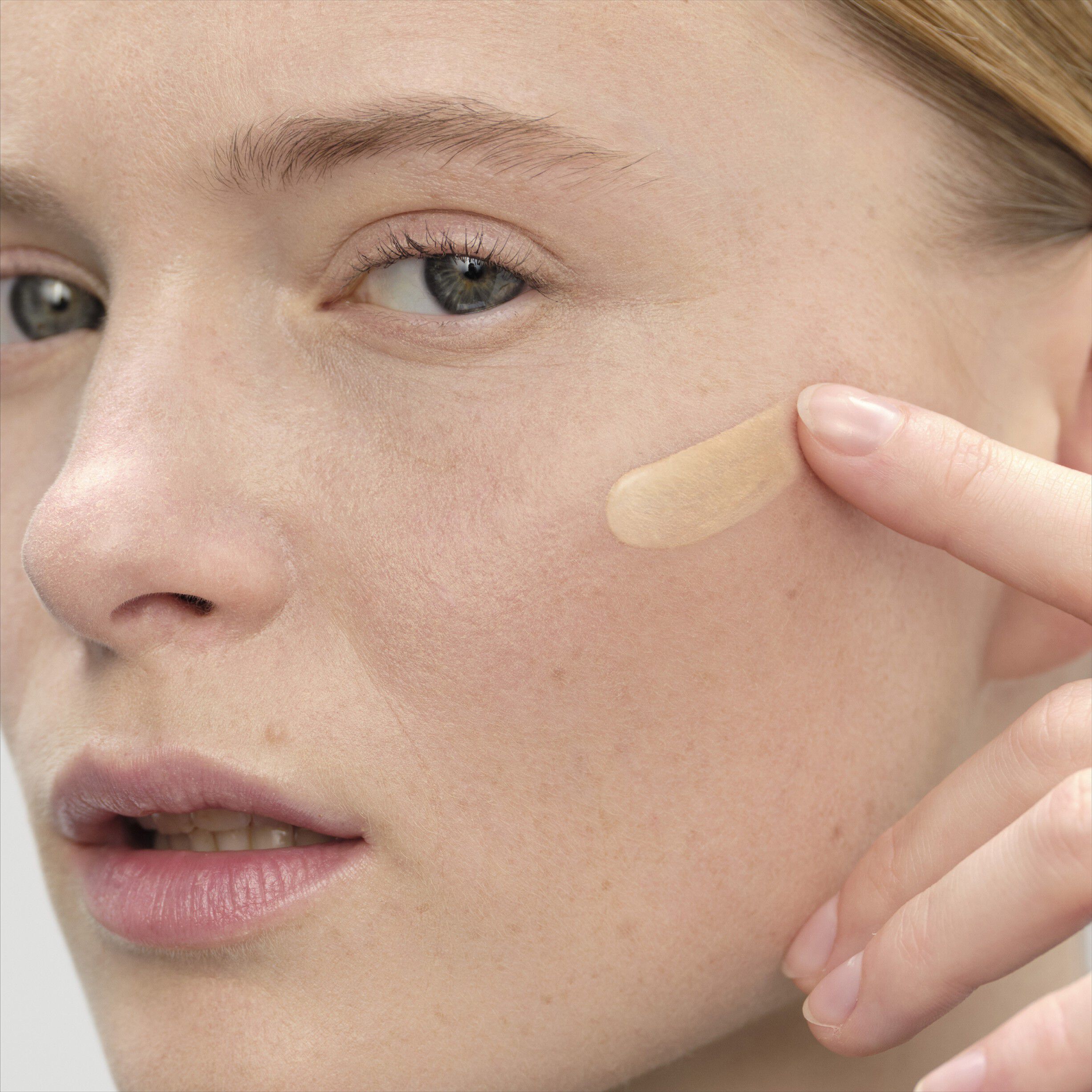 Reveal Skin Optimizing Foundation