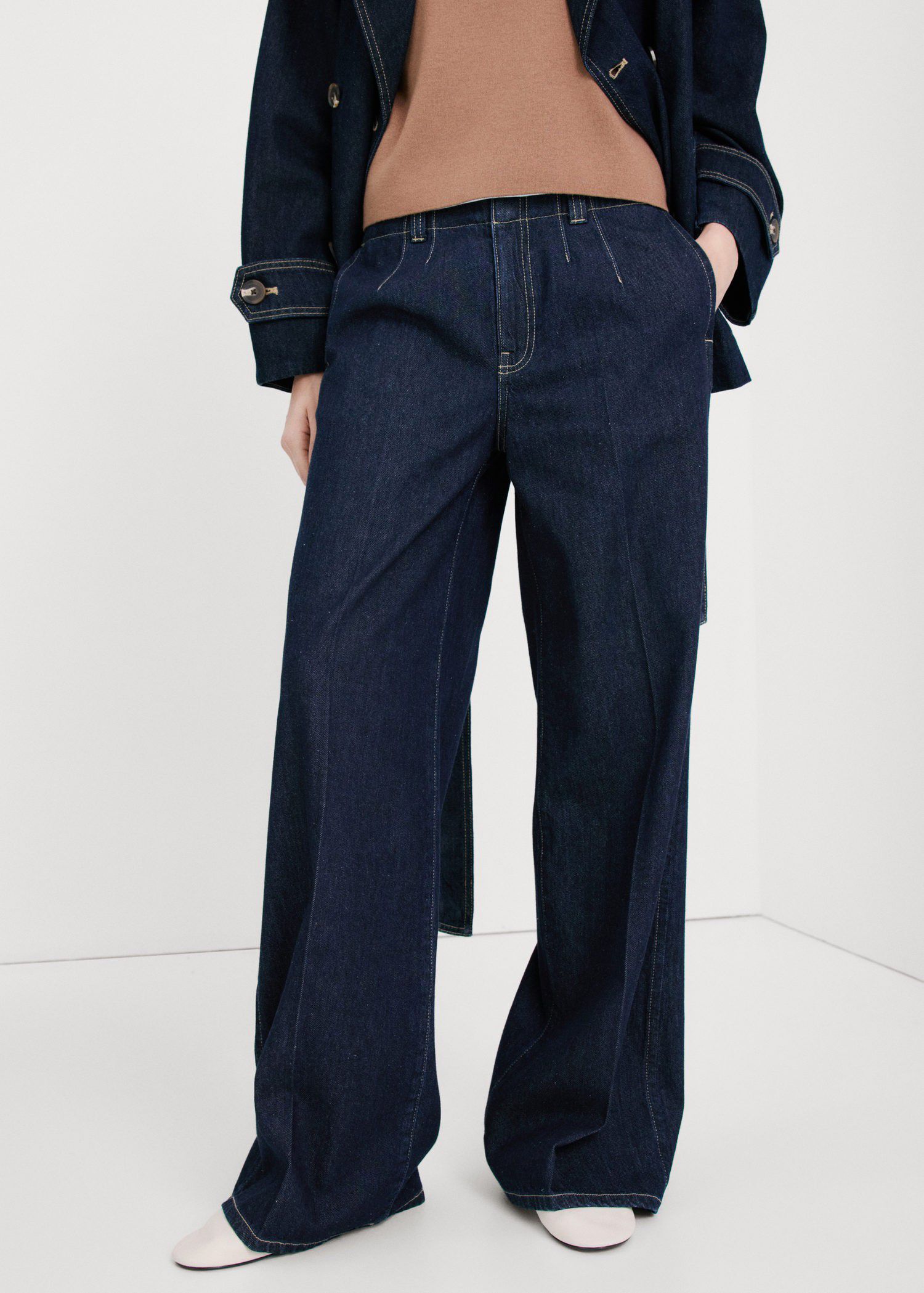 Wide leg mid-rise jeans