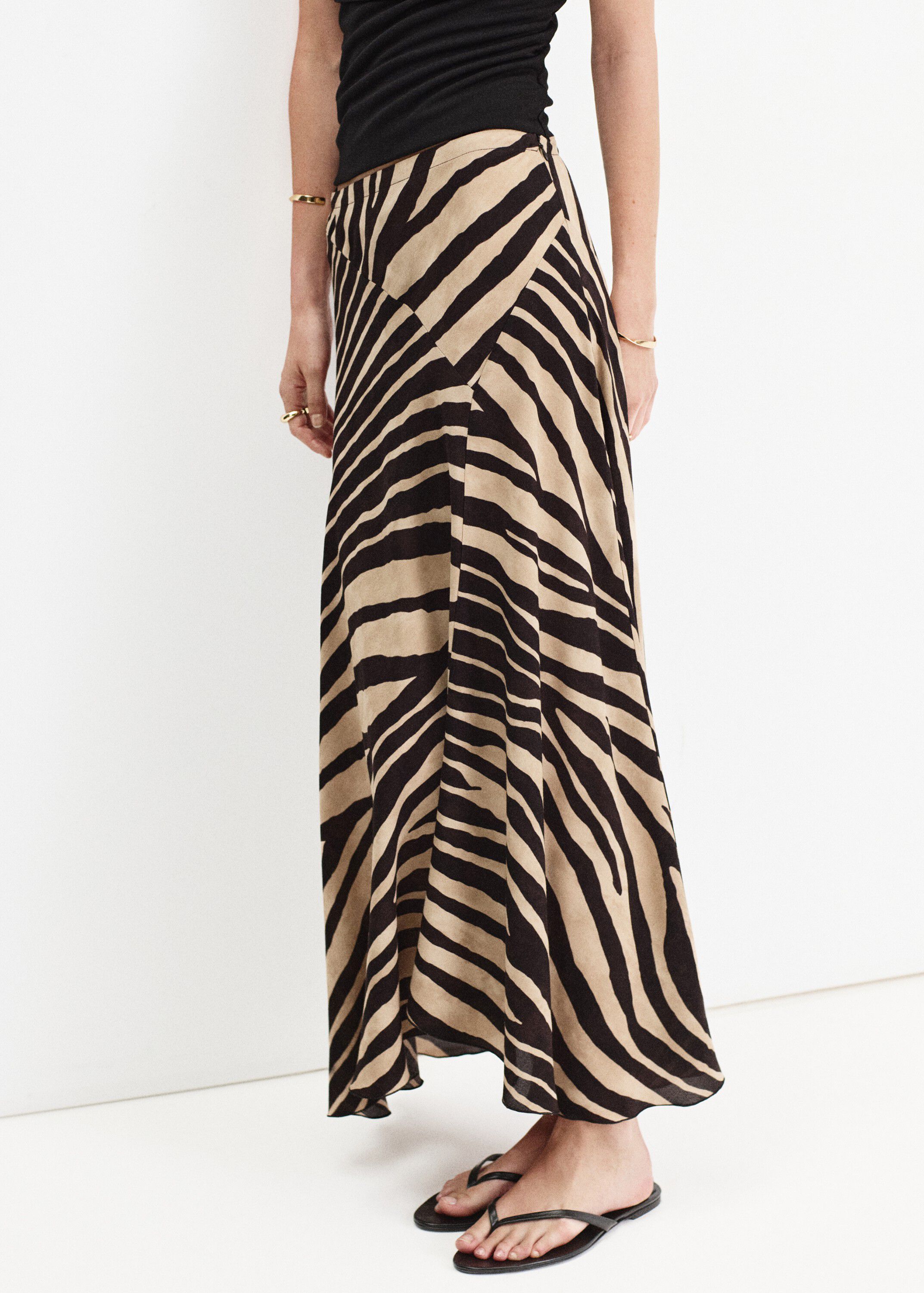 Asymmetrical printed skirt