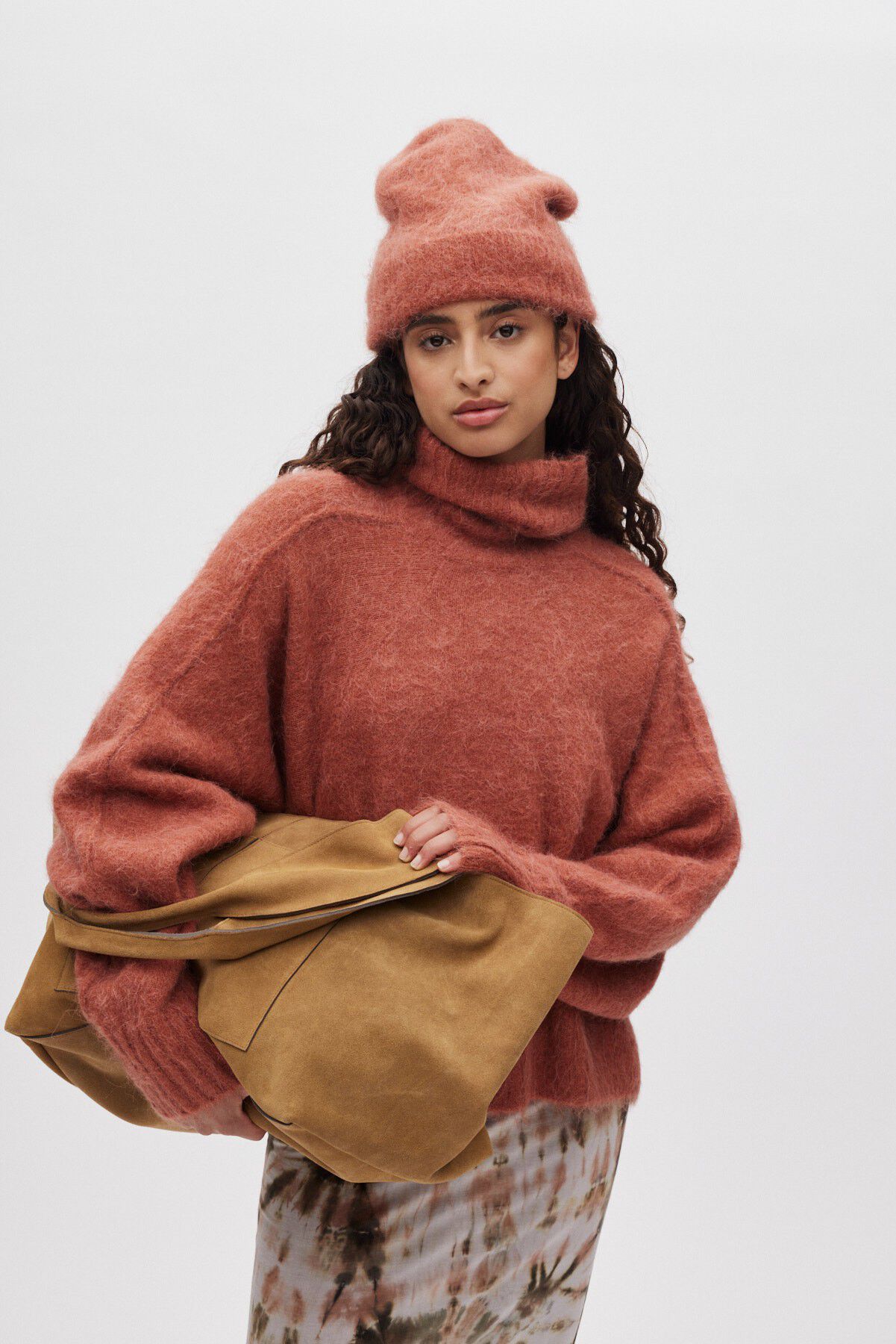 Fluffy knit funnel-neck sweater - M