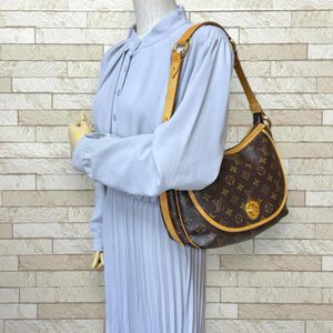 Louis Vuitton Shoulder Bags