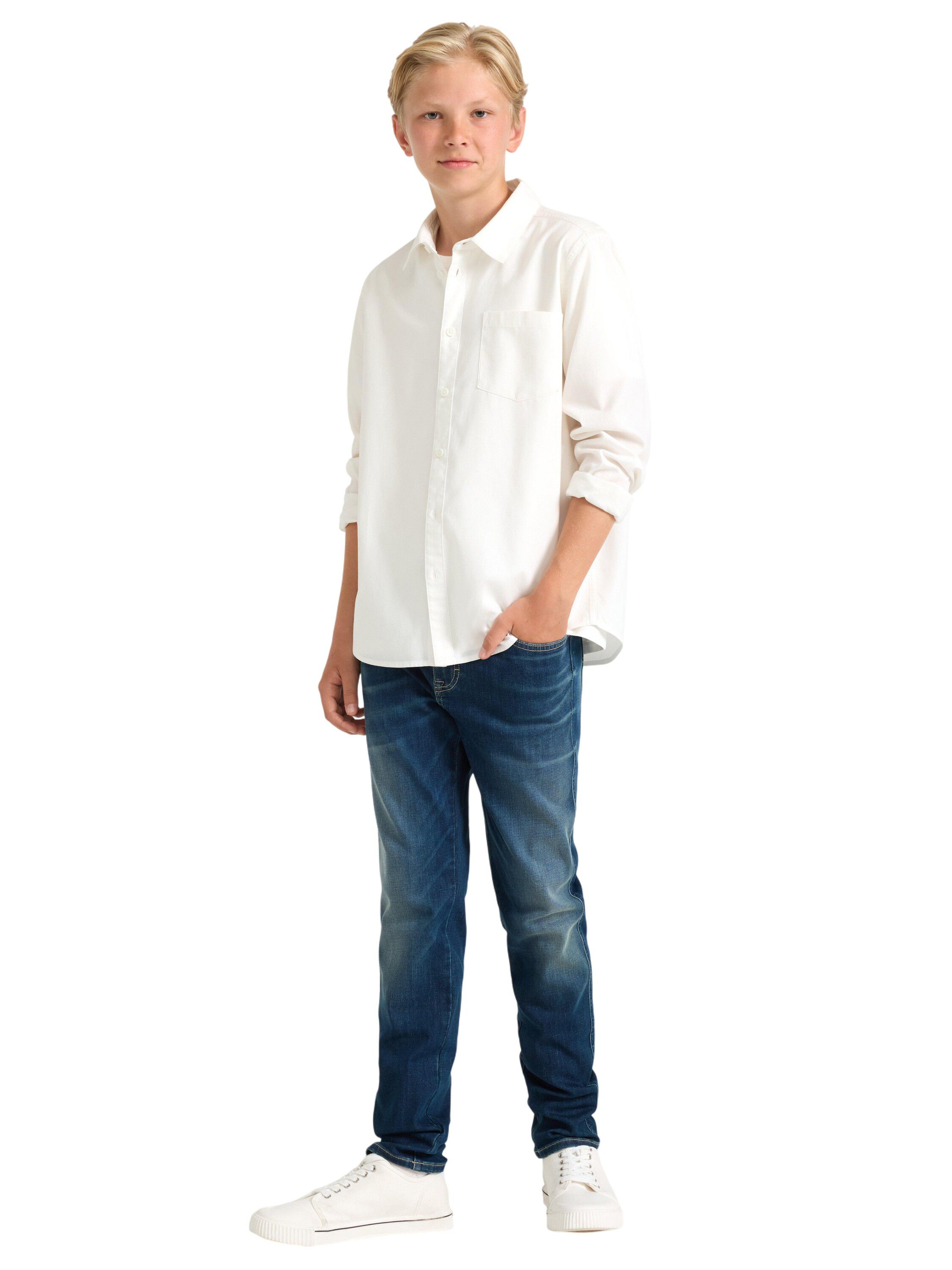 En bl&oslash;d og klassisk oxfordskjorte m