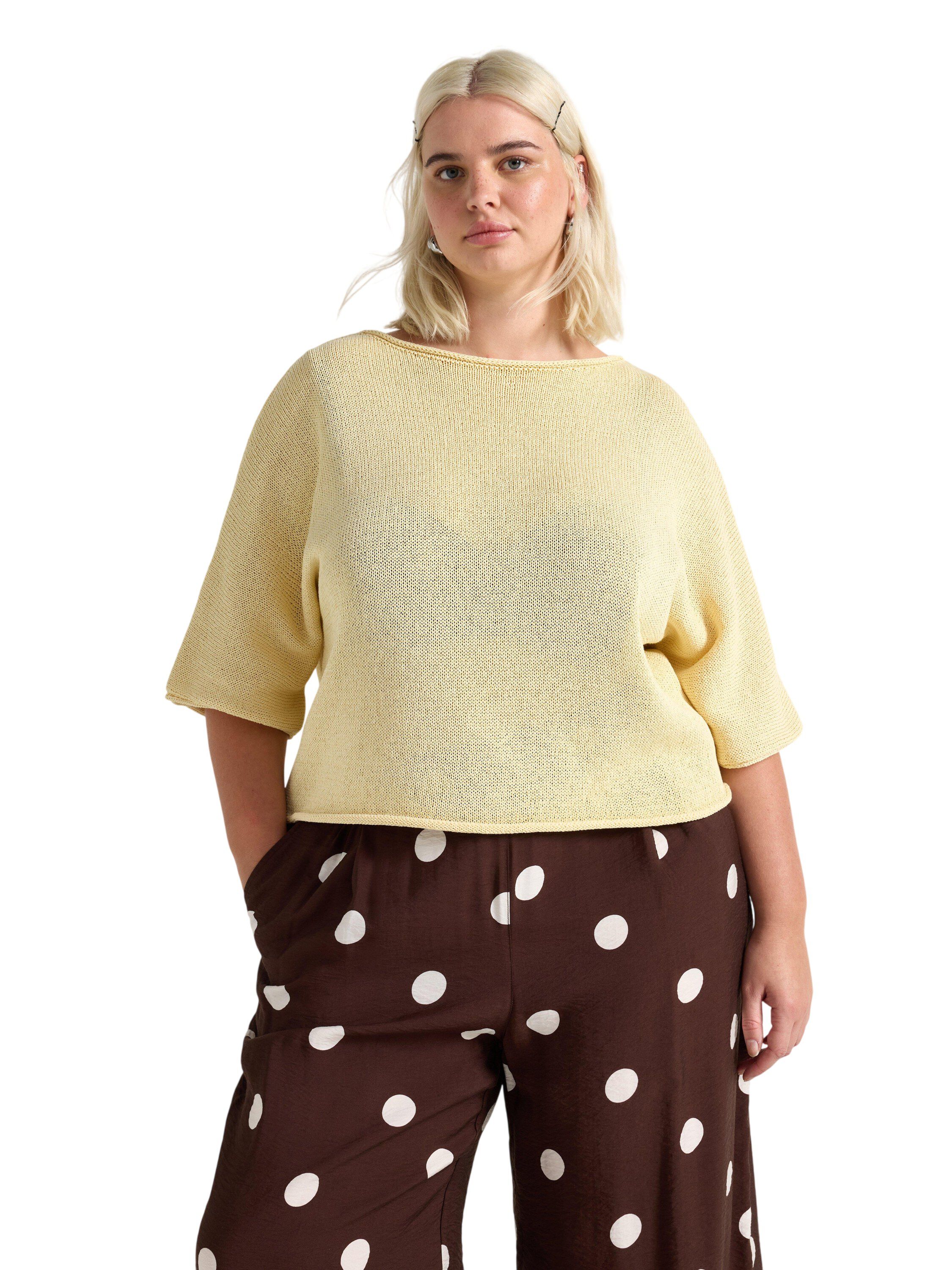 Knitted jumper with three quarter s