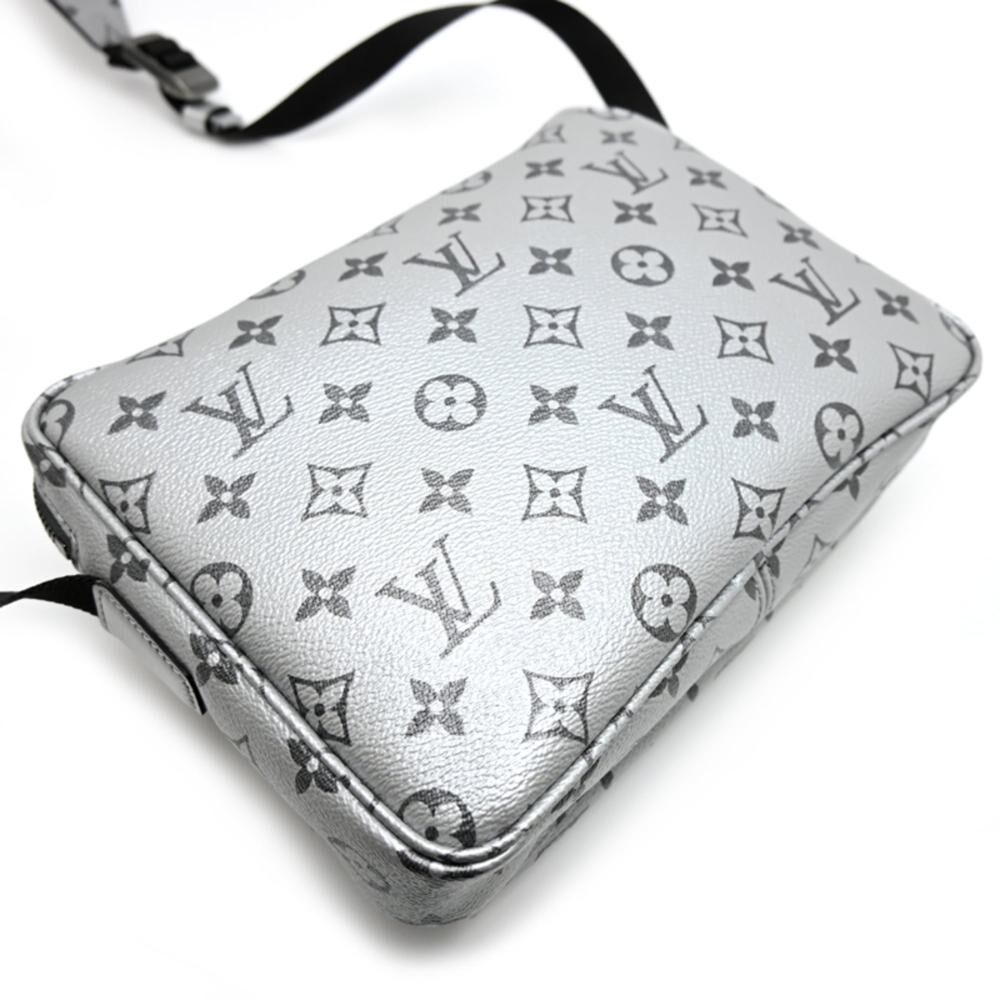 Louis Vuitton Shoulder Bags