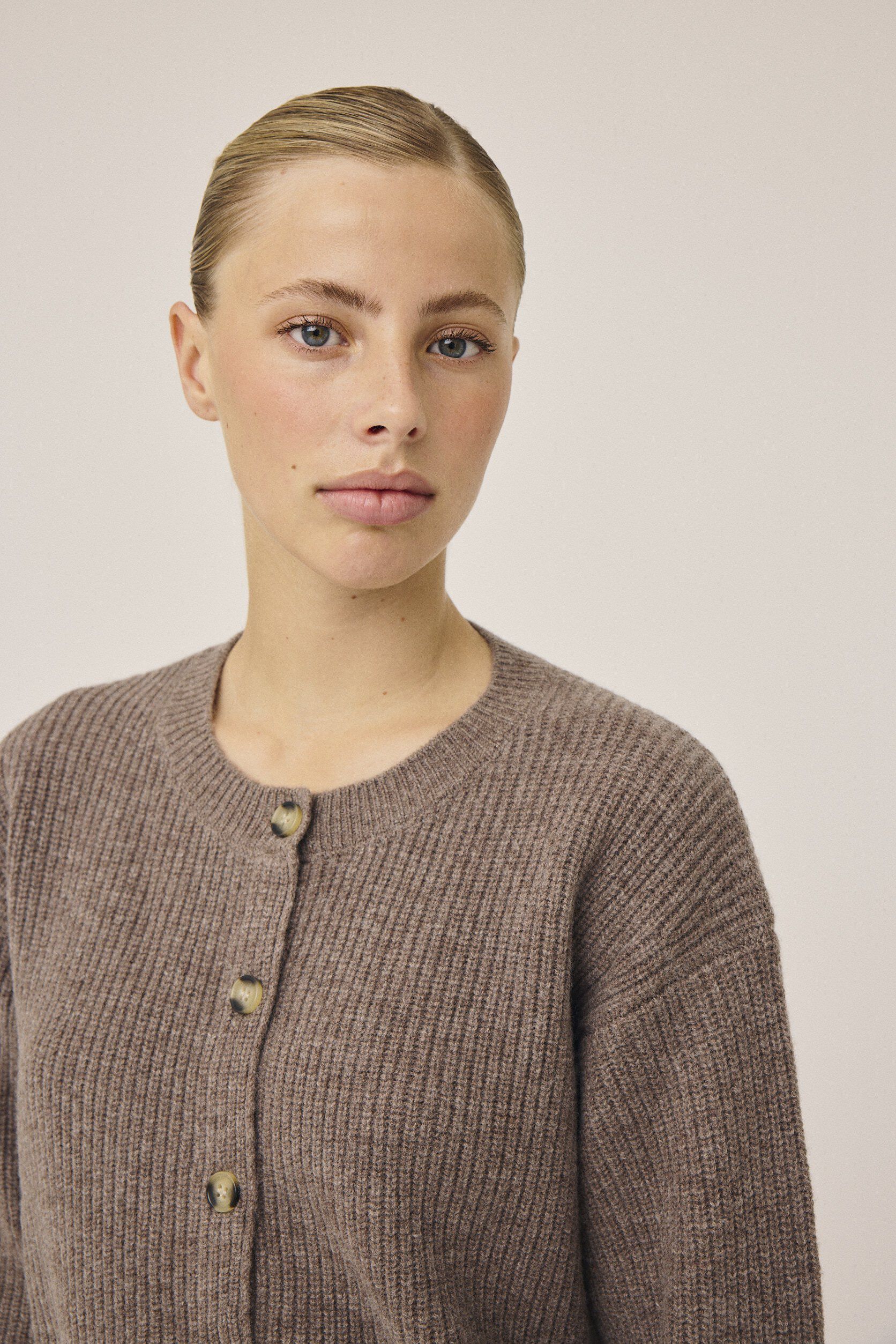 Gloria 1 Cardigan - 100% Merinould RWS