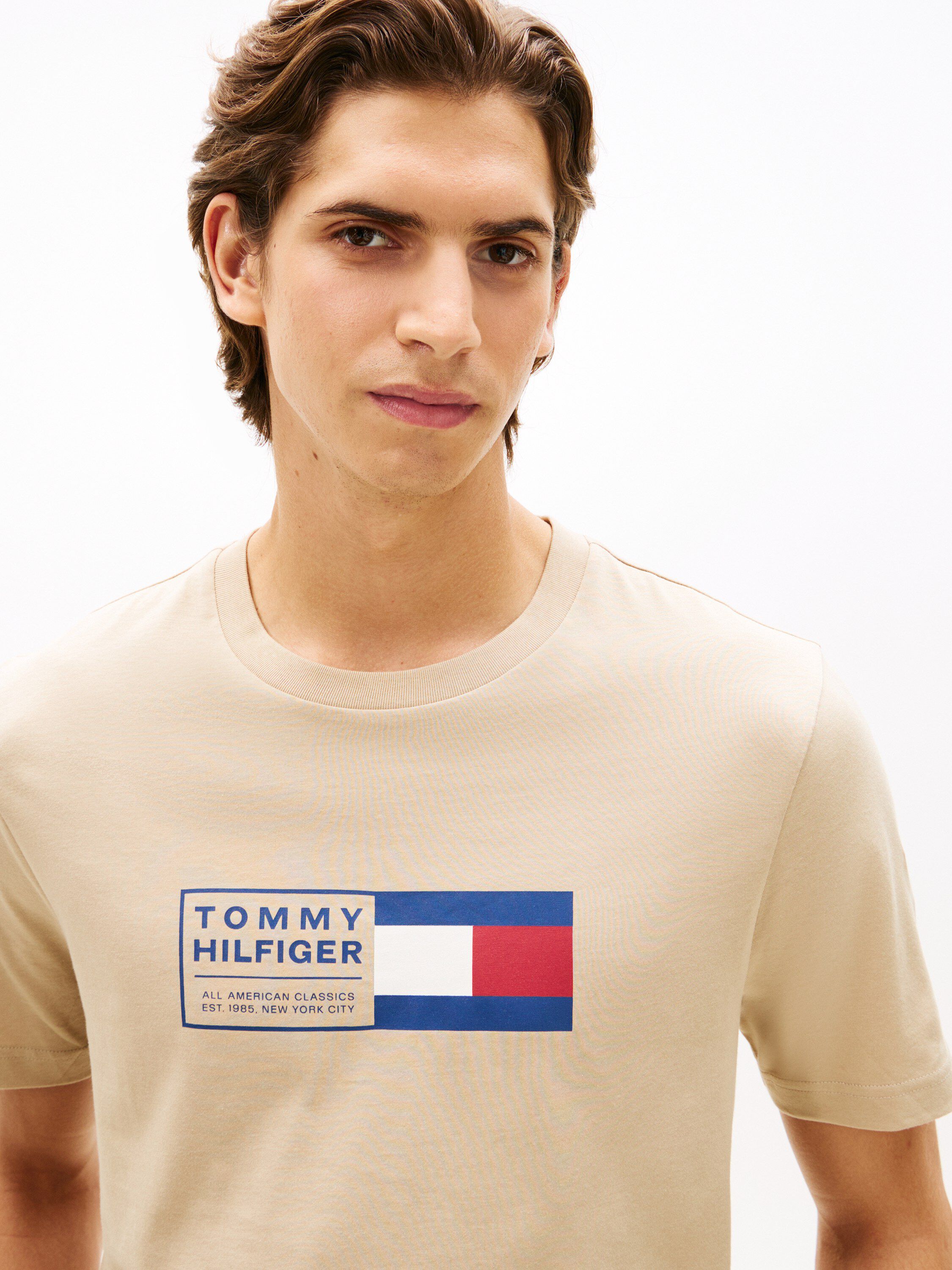 BRAND LOVE TEXT BOX TEE