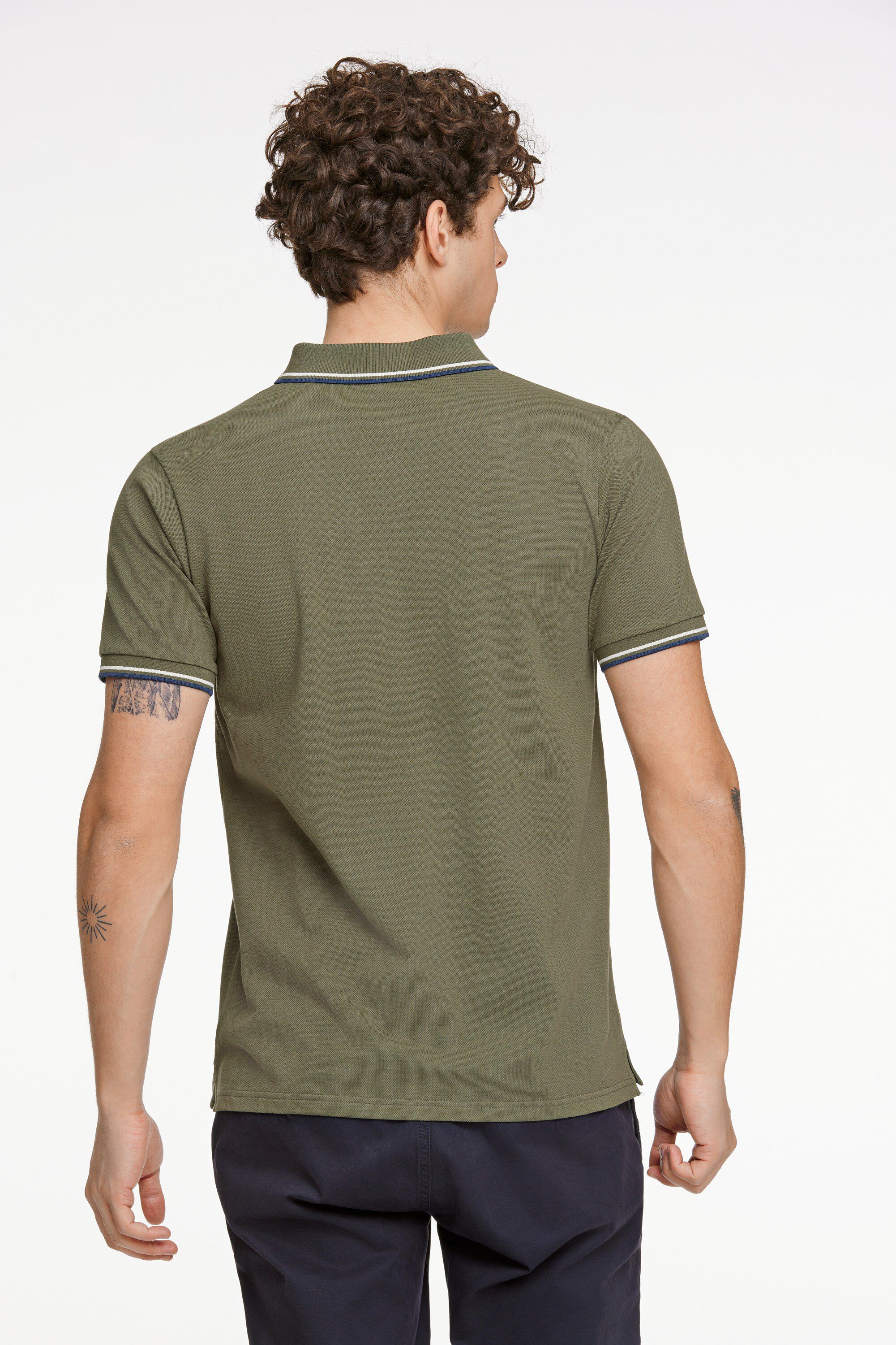 Polo shirt w. contrast piping