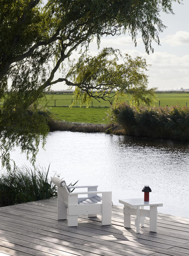 Crate Lounge Chair-White water-base