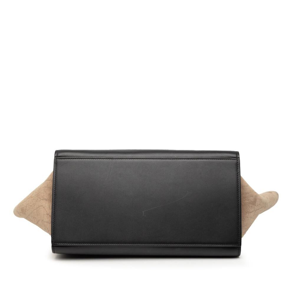 C&eacute;line Trapeze