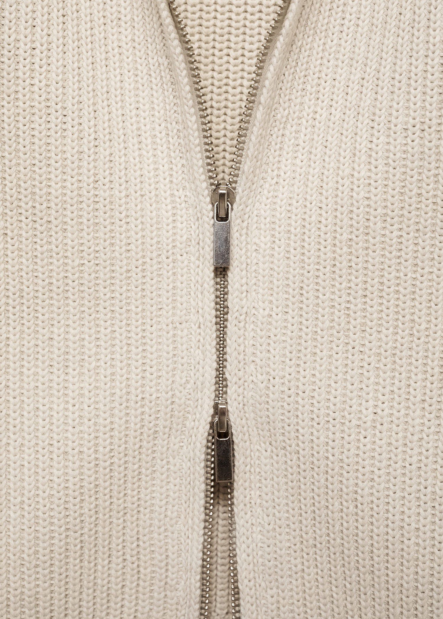 Knitted gilet with zip