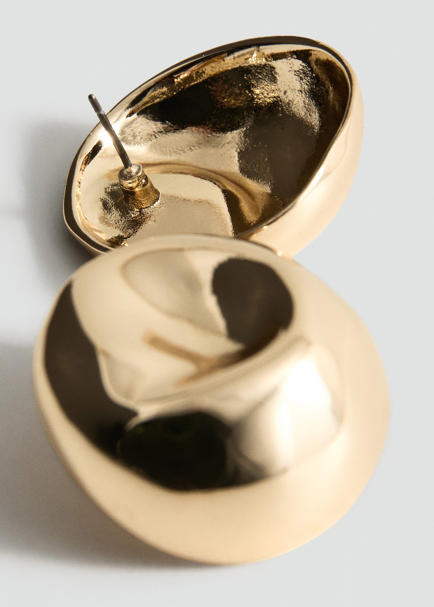 Earrings with round relief