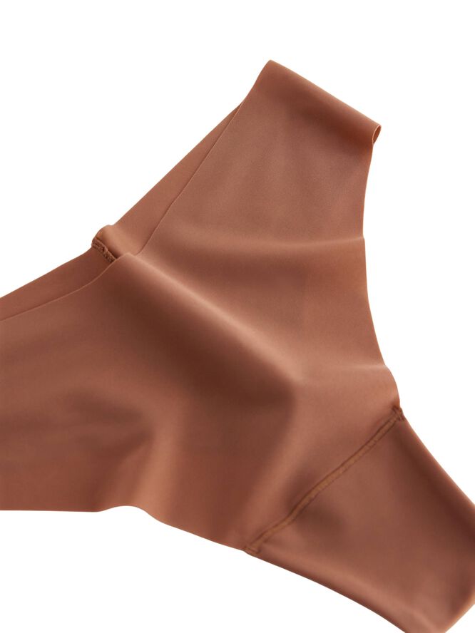 Usynlig g-streng med normal talje