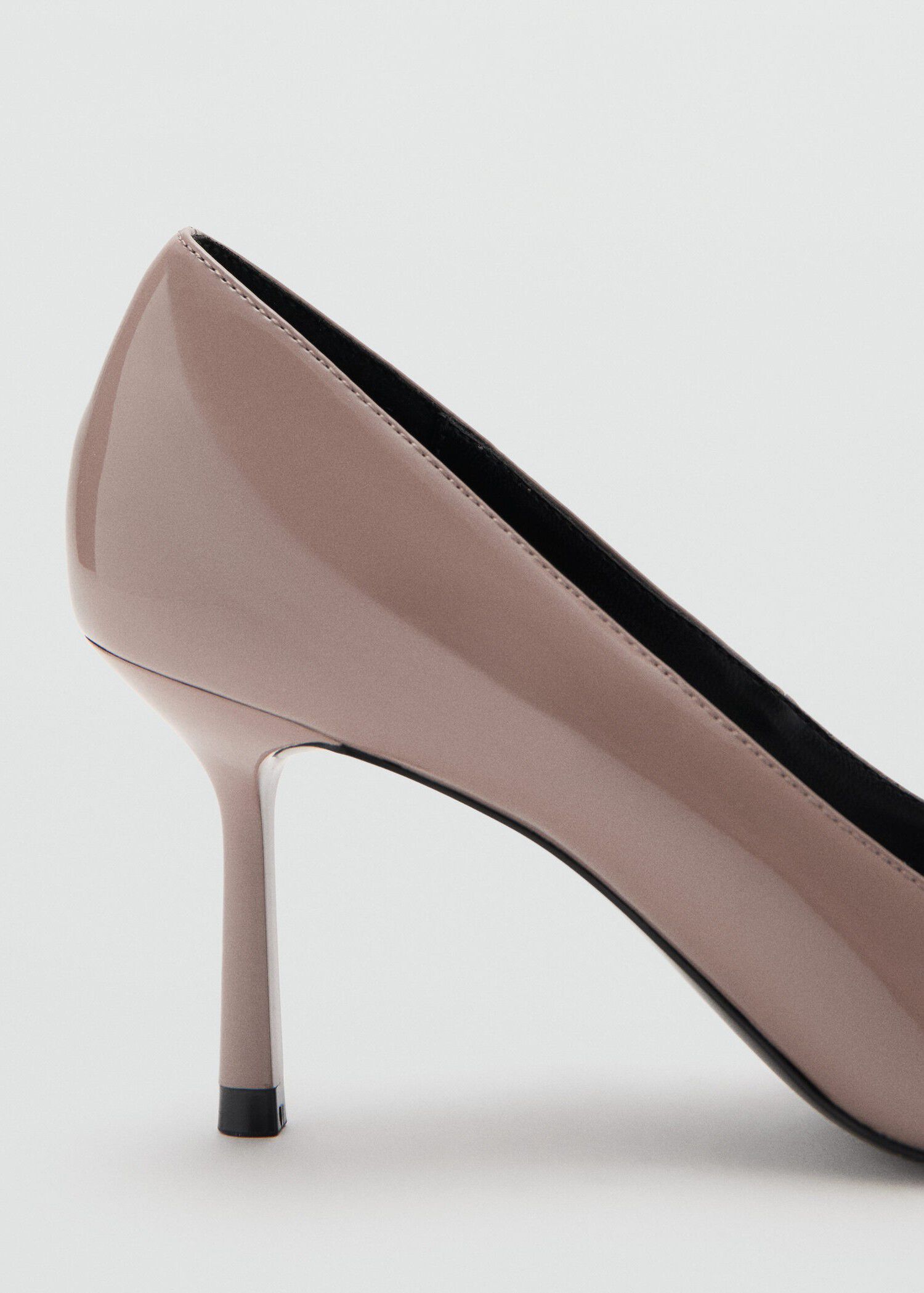 Patent leather pointed-toe court sh
