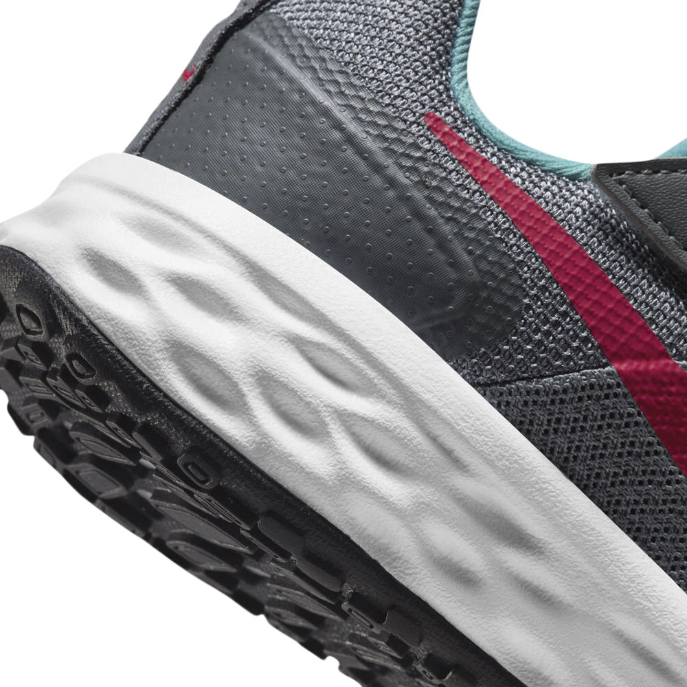 Revolution 6 sneakers