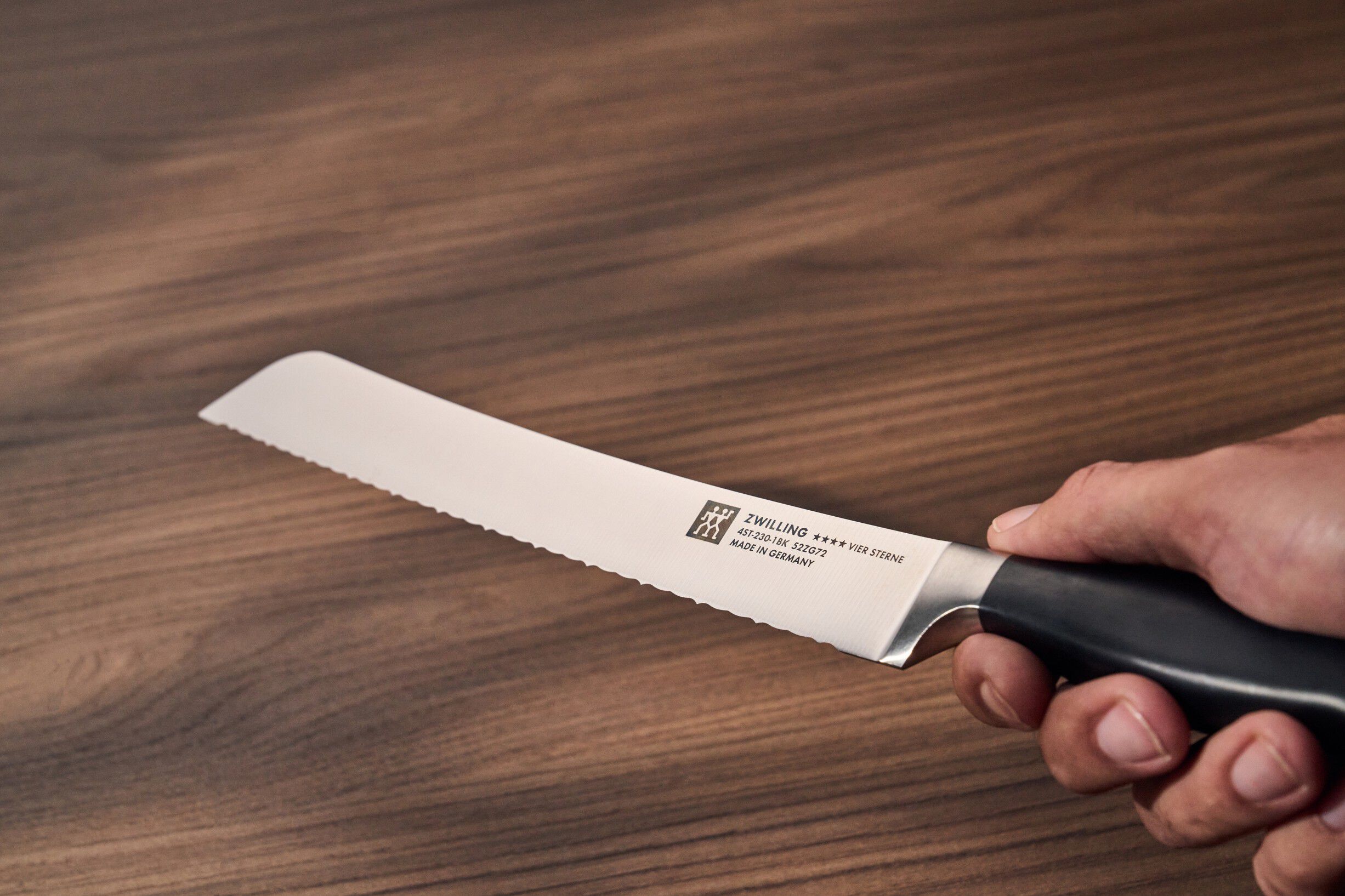 Br&oslash;dkniv 23 cm FOUR STAR