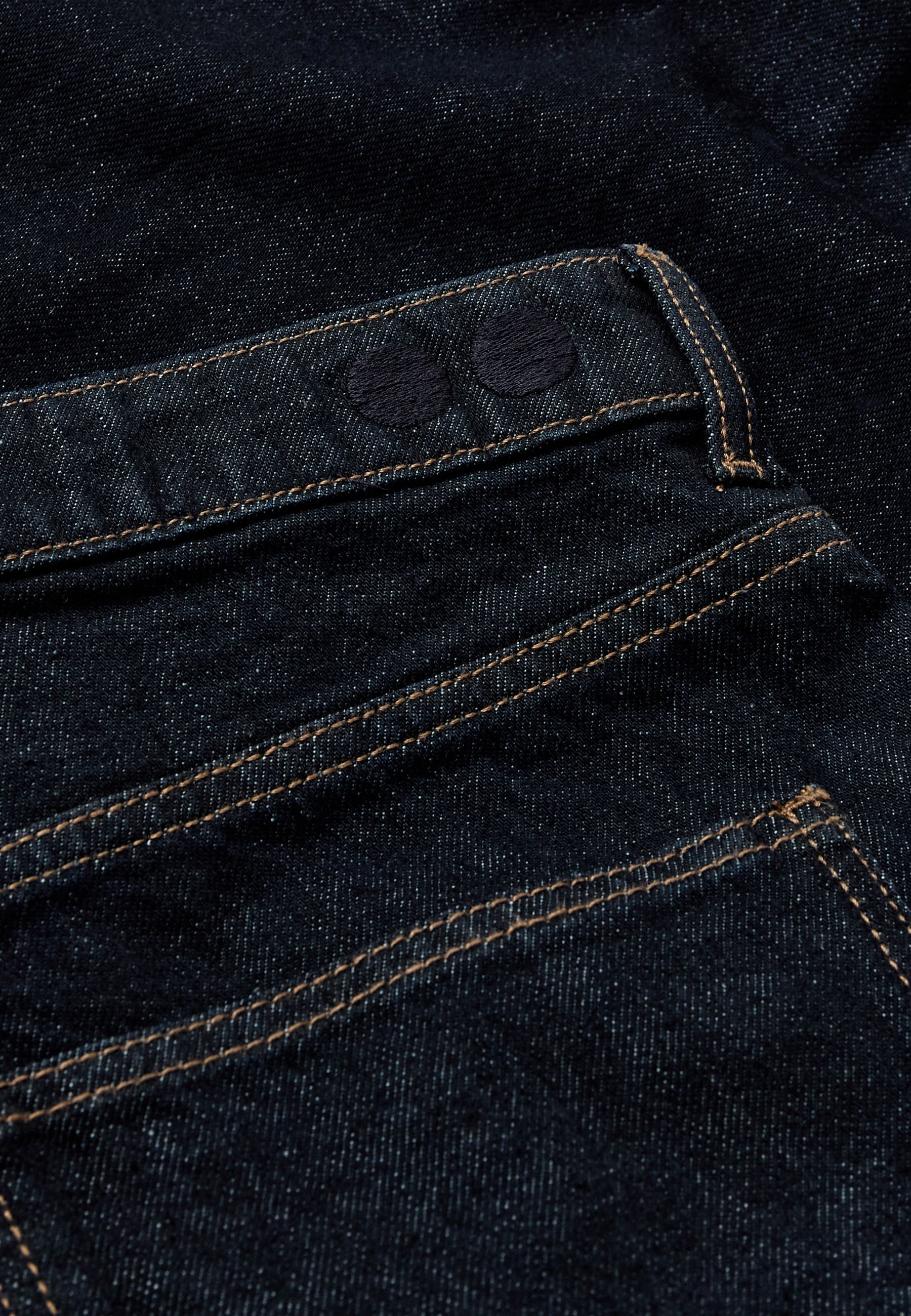 RTOWEN LOOSE FIT JEANS.