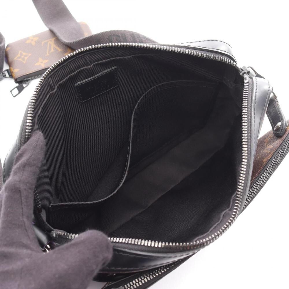 Louis Vuitton Shoulder Bags