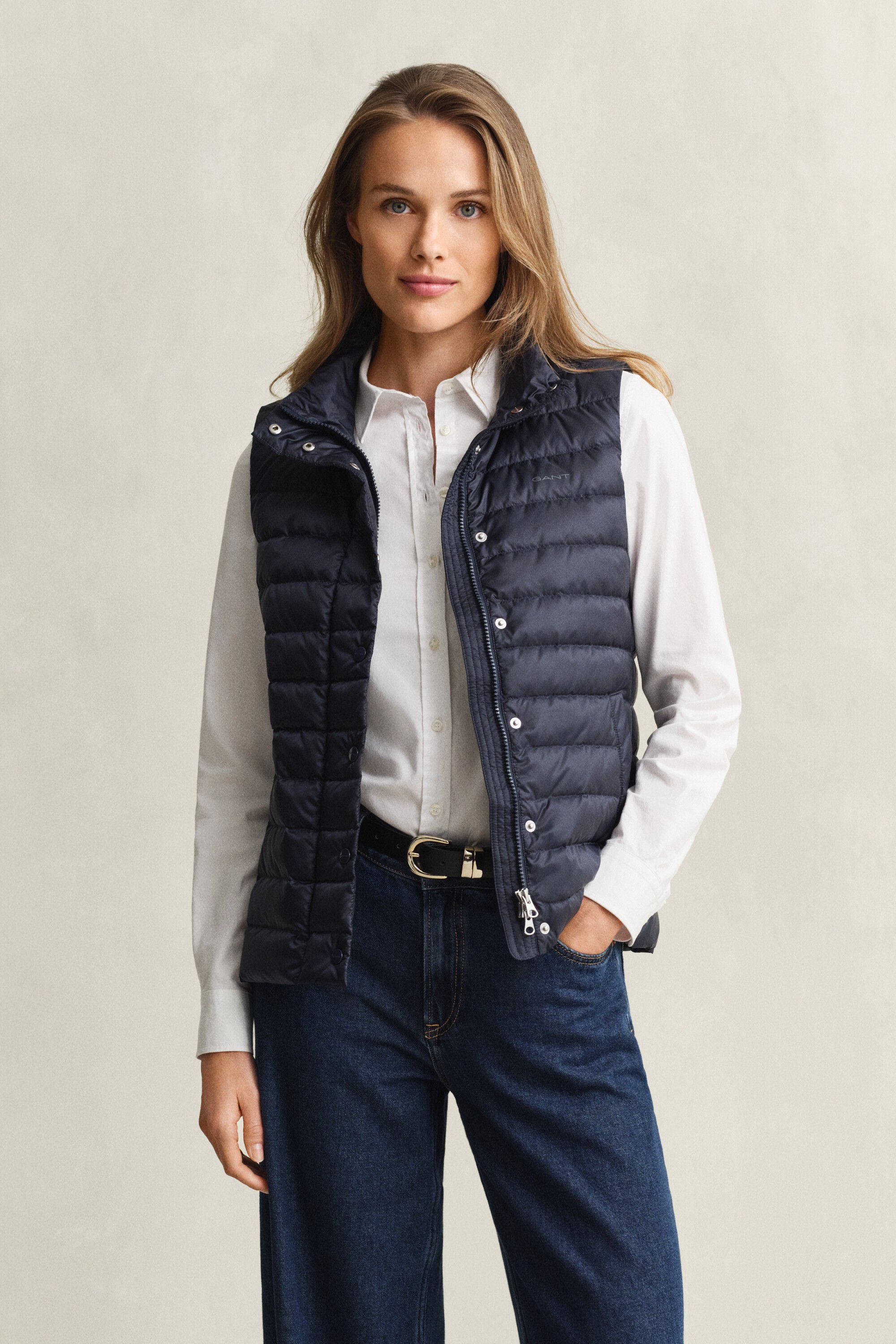 LIGHT DOWN VEST