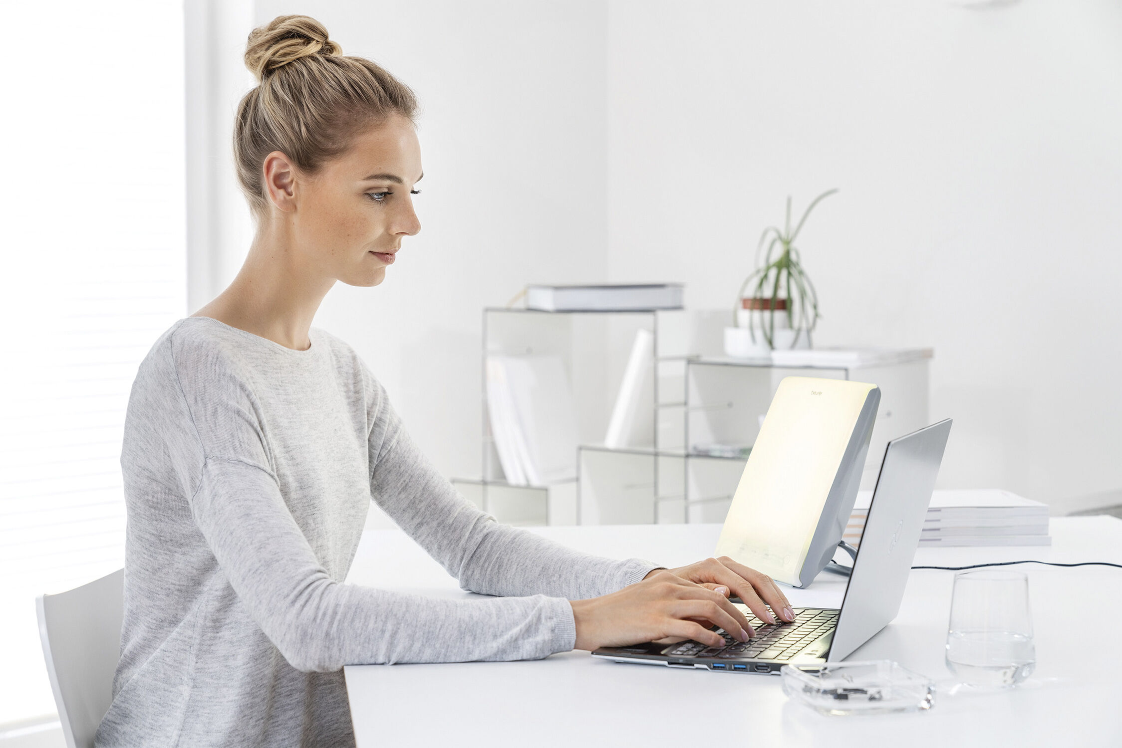 D&oslash;gnrytme- og lysterapilampe TL 45