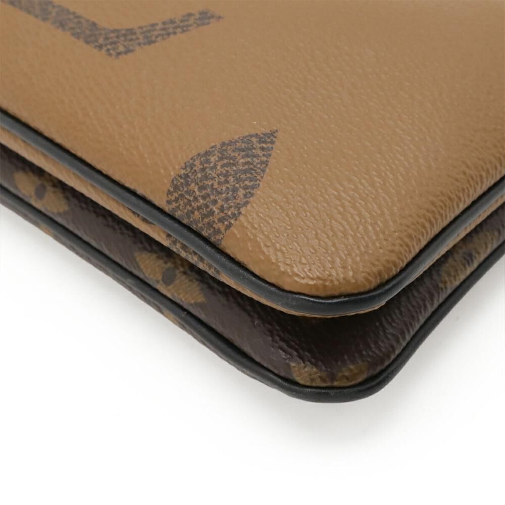 Louis Vuitton Shoulder Bags