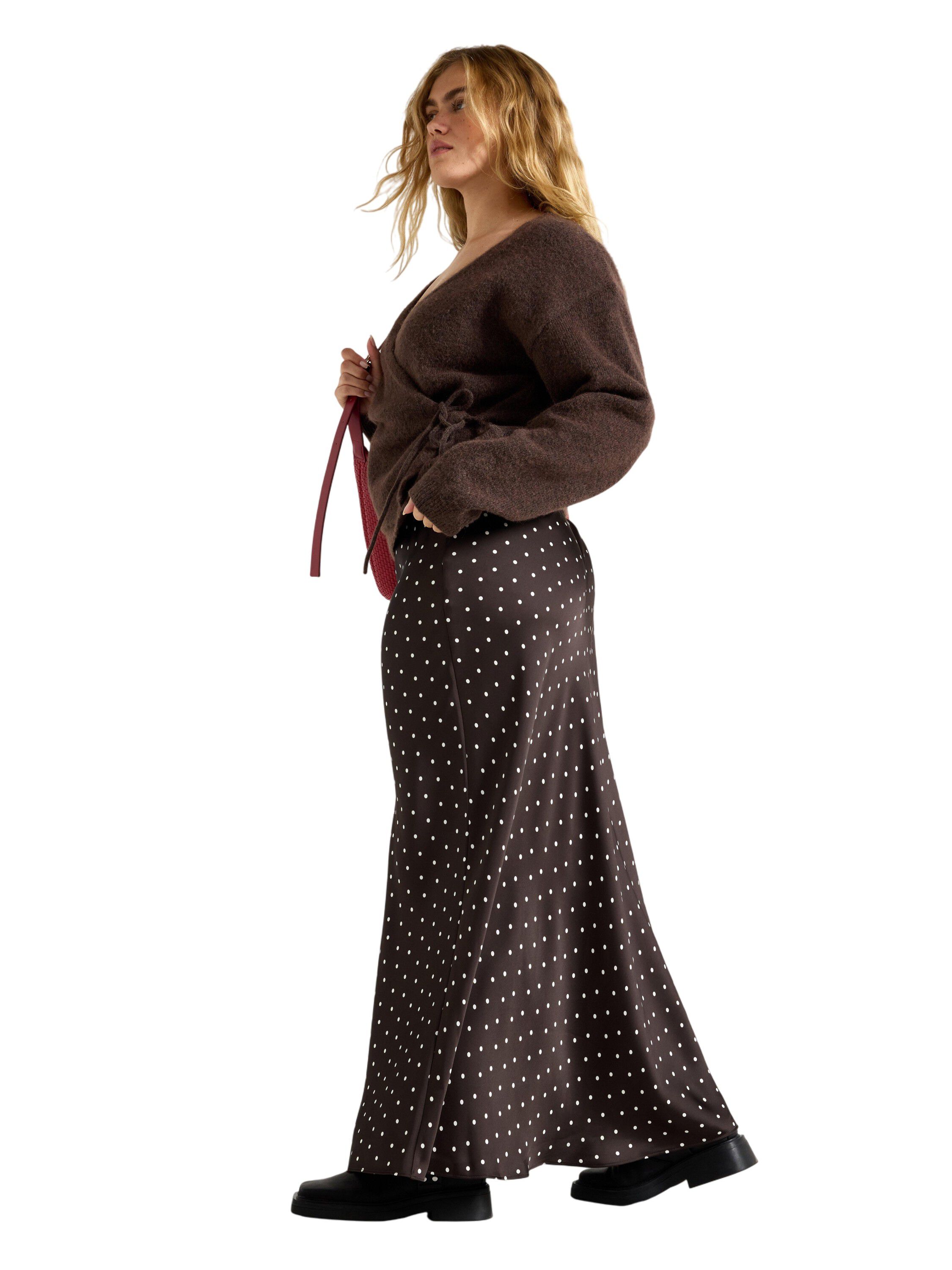Sleek maxi skirt in satin with a co