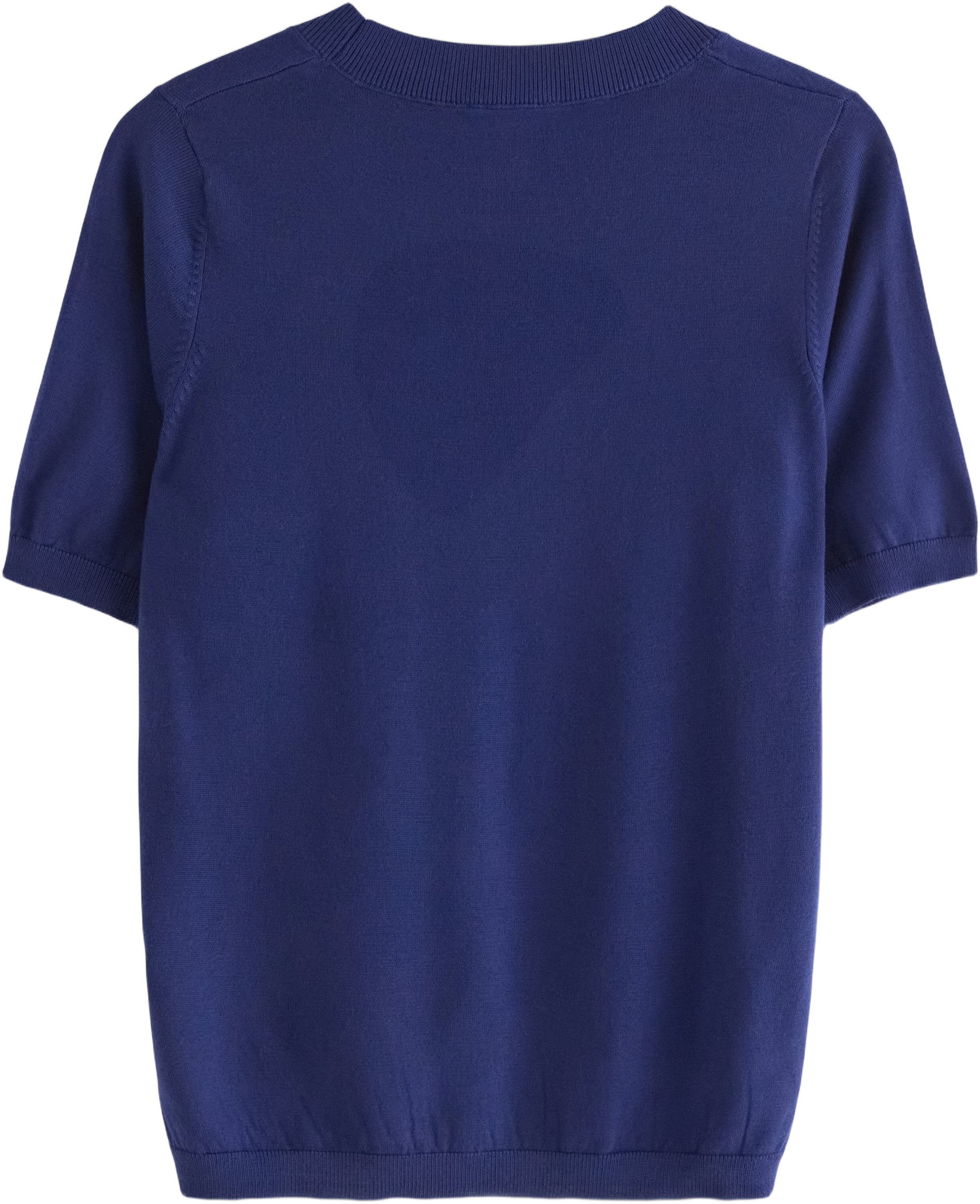 Finstrikket top med rund halsudsk&aelig;r