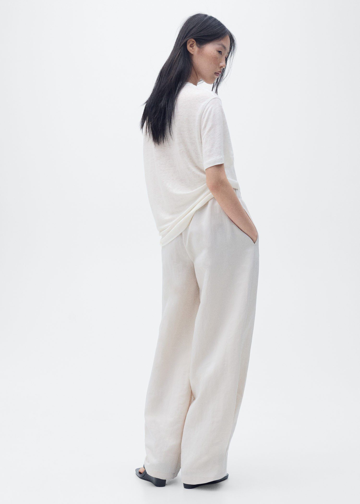 Short-sleeved linen t-shirt