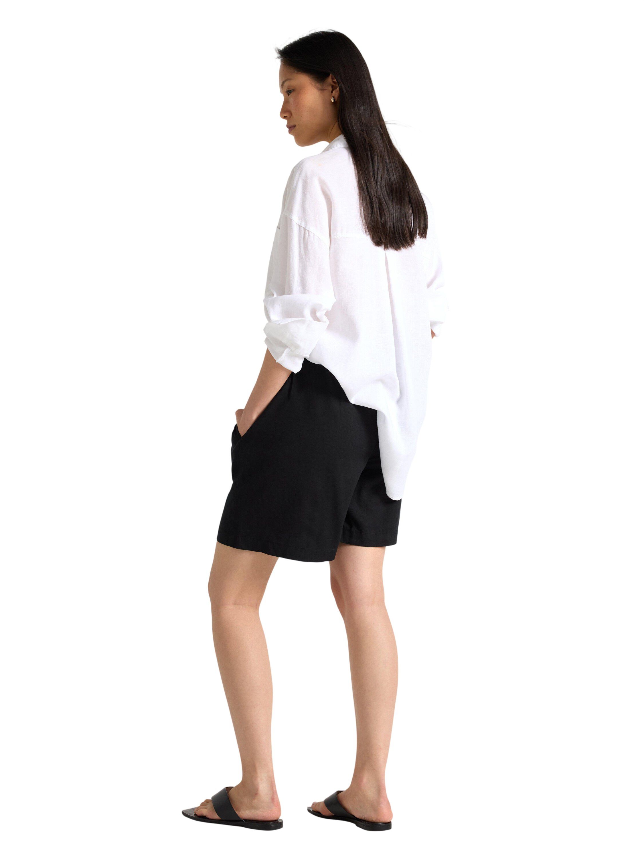 Shorts in linen blend with a regula