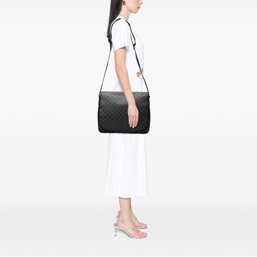 Louis Vuitton Messenger