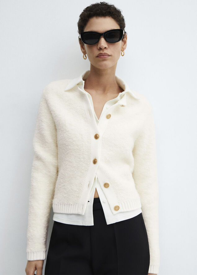 Knitted buttoned jacket