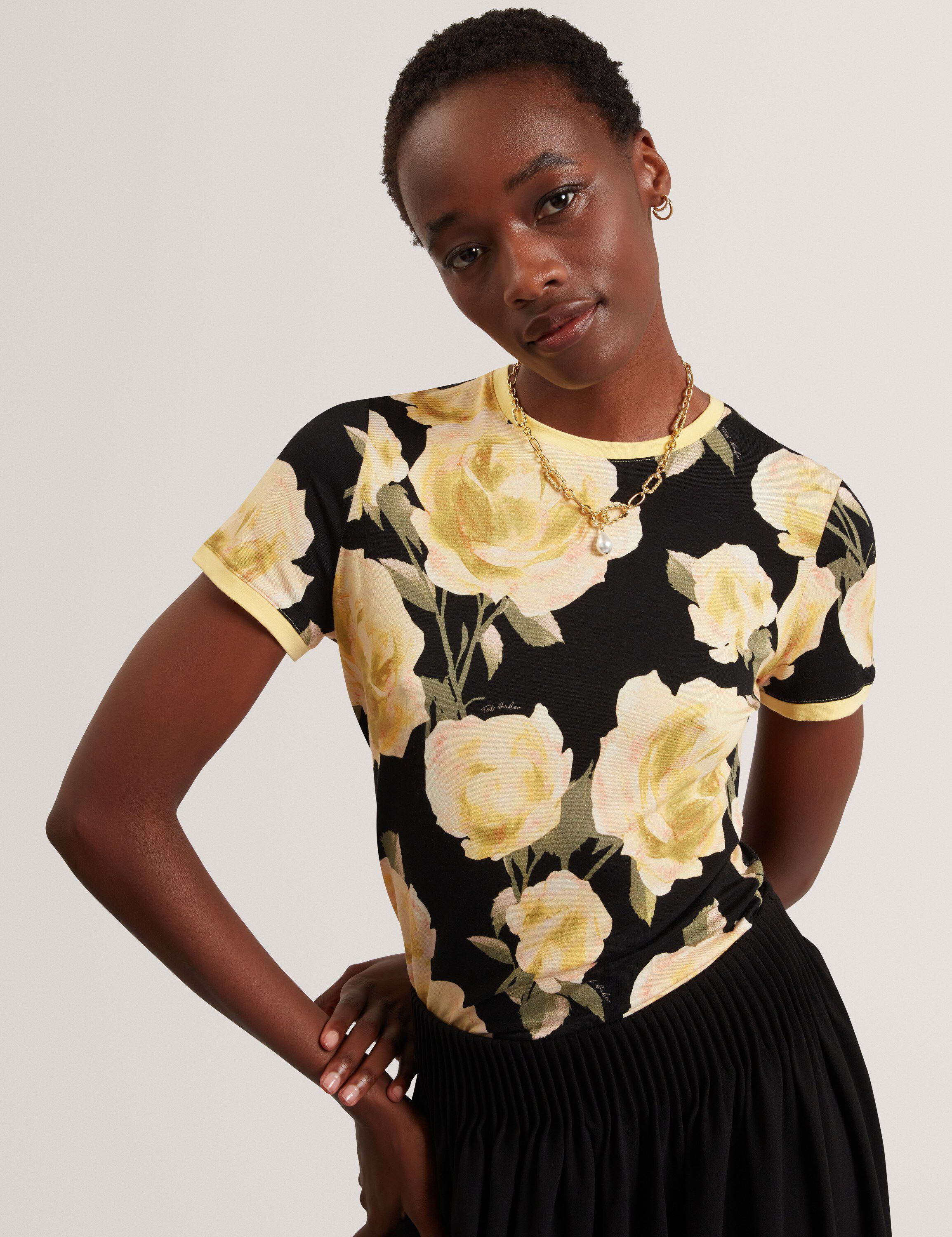 THIRA Floral Printed Fitted Tee Wit